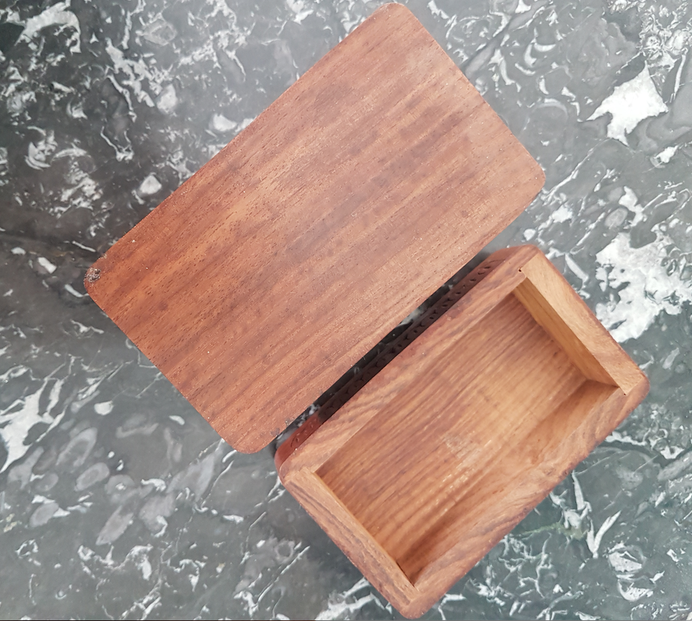 Small wooden chest, box.