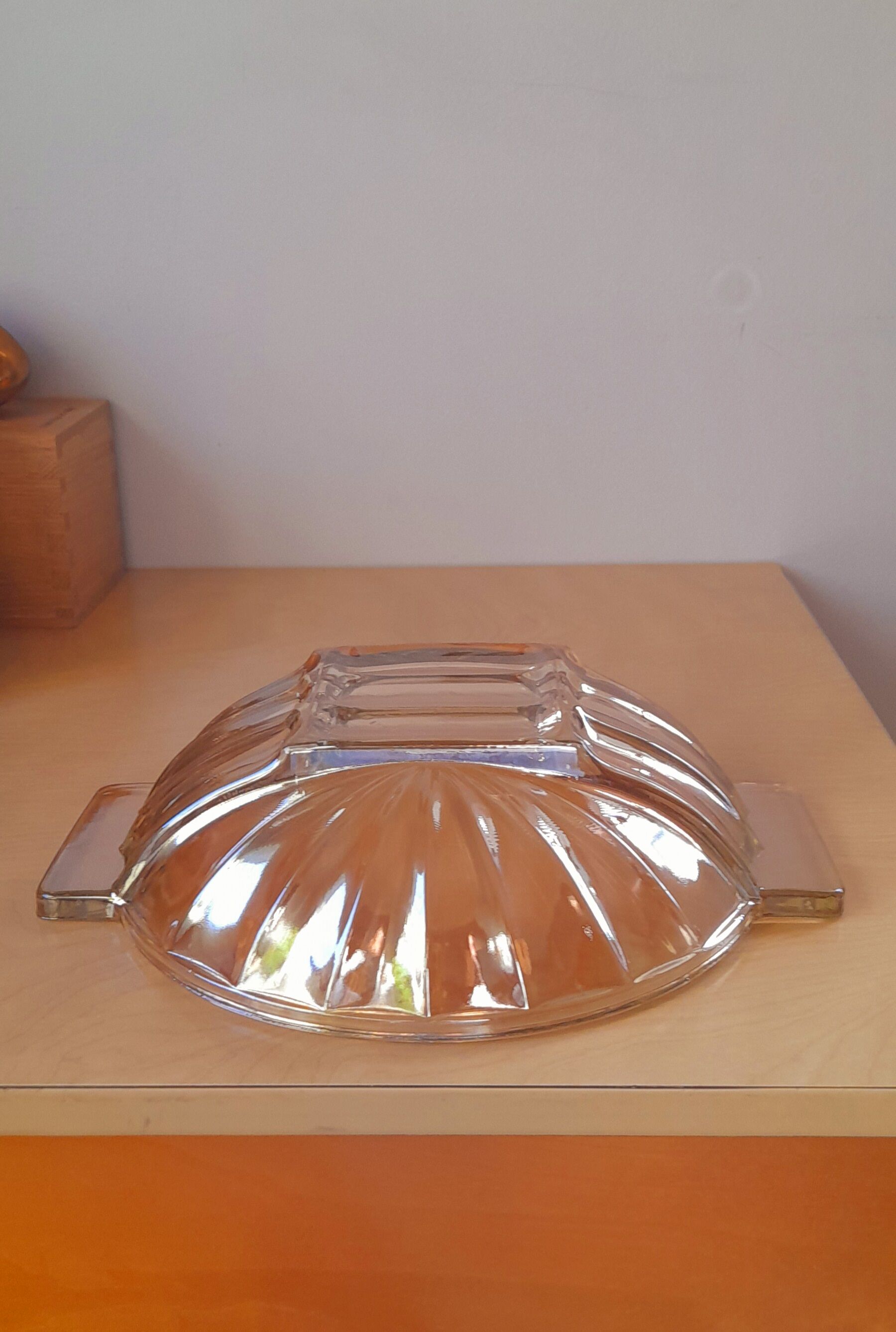 Smoked pink art deco cut