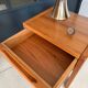 Table de chevet en orme massif – Maison Regain
