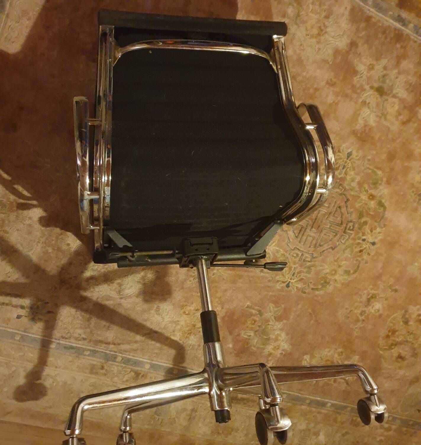 Chaise de bureau Eames EA117