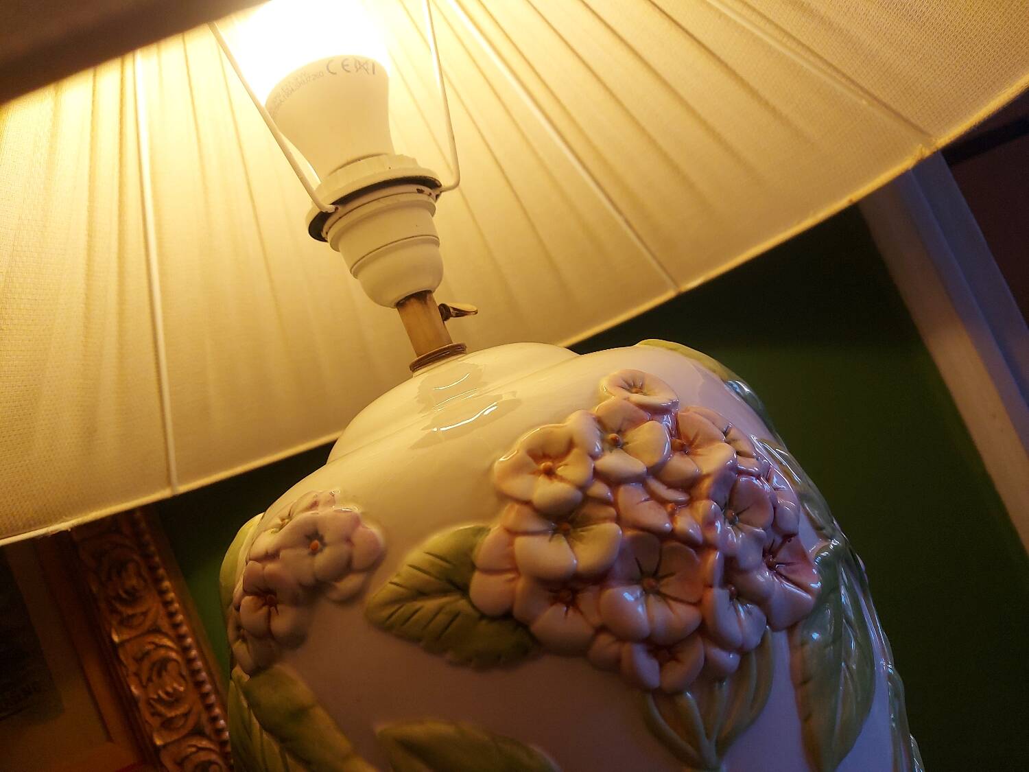 Slush lamp, hydrangea bouquet