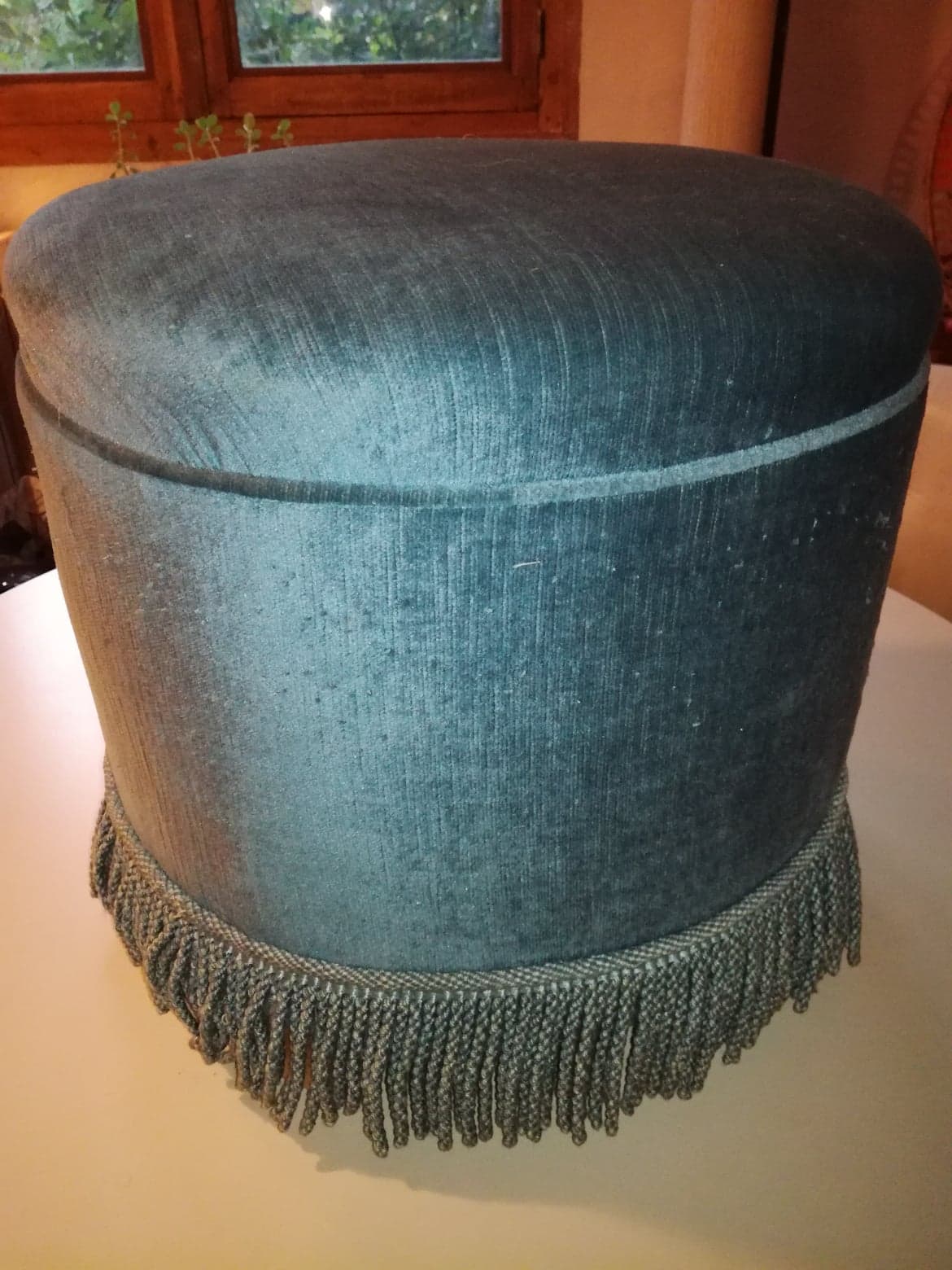 Pouf en velours bleu