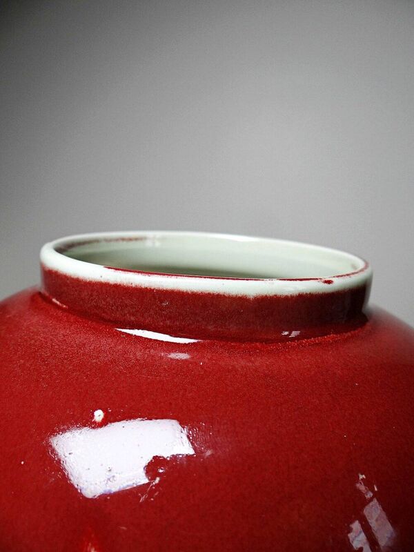 Vase couvert, pot à gingembre chinois en céramique sang de boeuf et céladon