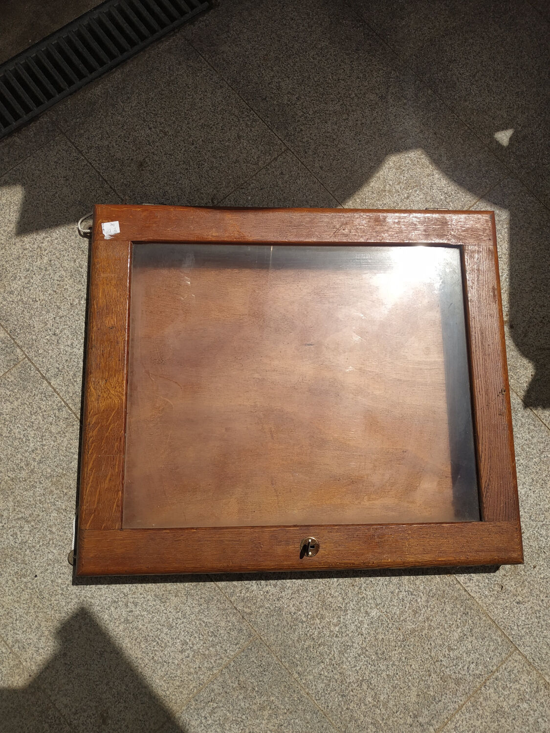 Collector's showcase jewelry wooden collector's item with keys