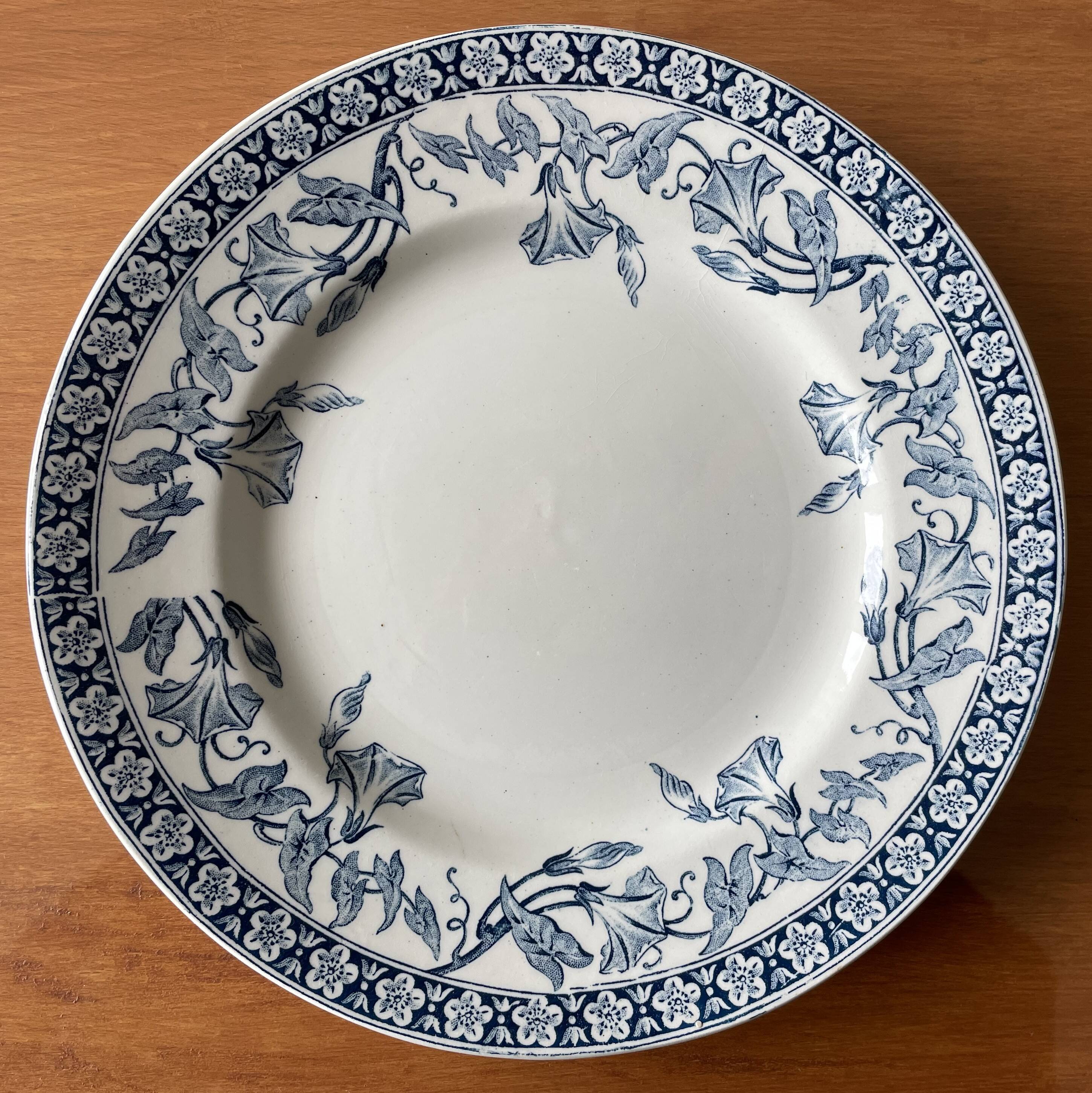 6 antique flat plates in Saint-Amand earthenware (Nord)