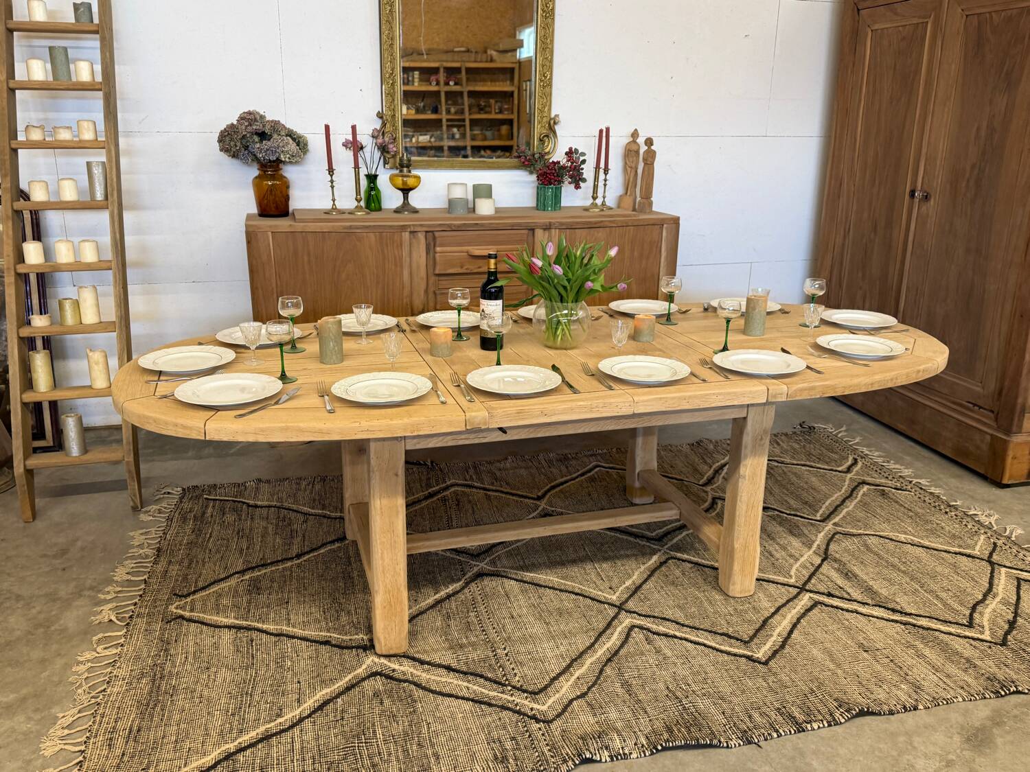 Extendable farmhouse table in solid oak