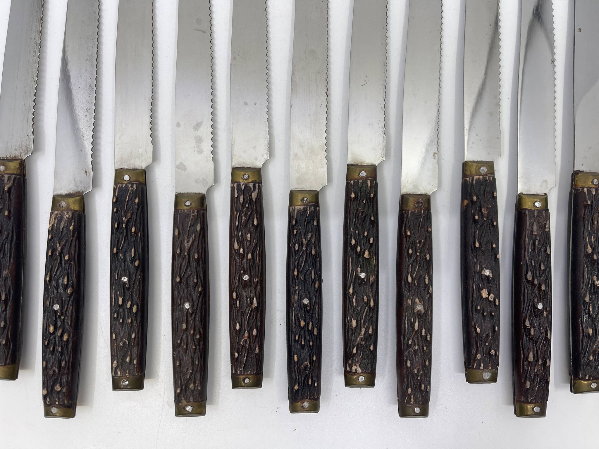 12 dinner knives
