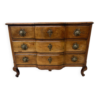 Commode Louis XV a trois tiroirs en noyer massif XVIII siècle