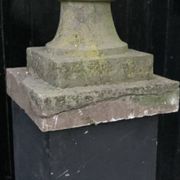 Pair of decorative elements for the tops of pilasters, blue stone, Louis XVI
