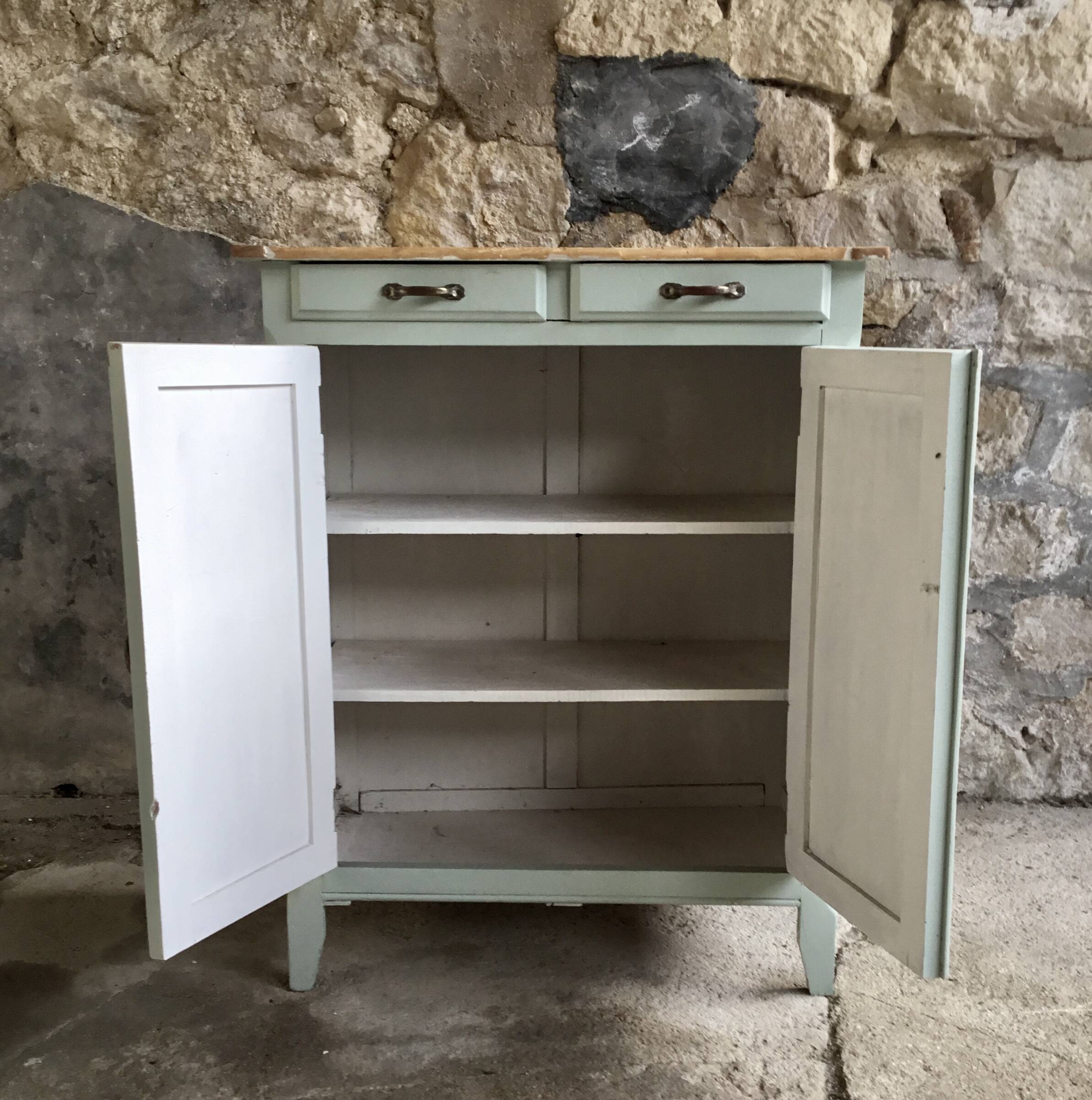 Buffet parisien vert d’eau vintage