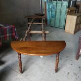 Extending table with 8 legs