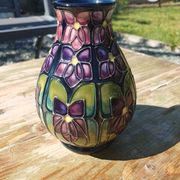 Vase à motif violet de Moorcroft de forme ovoïde trapue