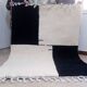 Tapis berbère de oued zam noir et blanc tissé main
