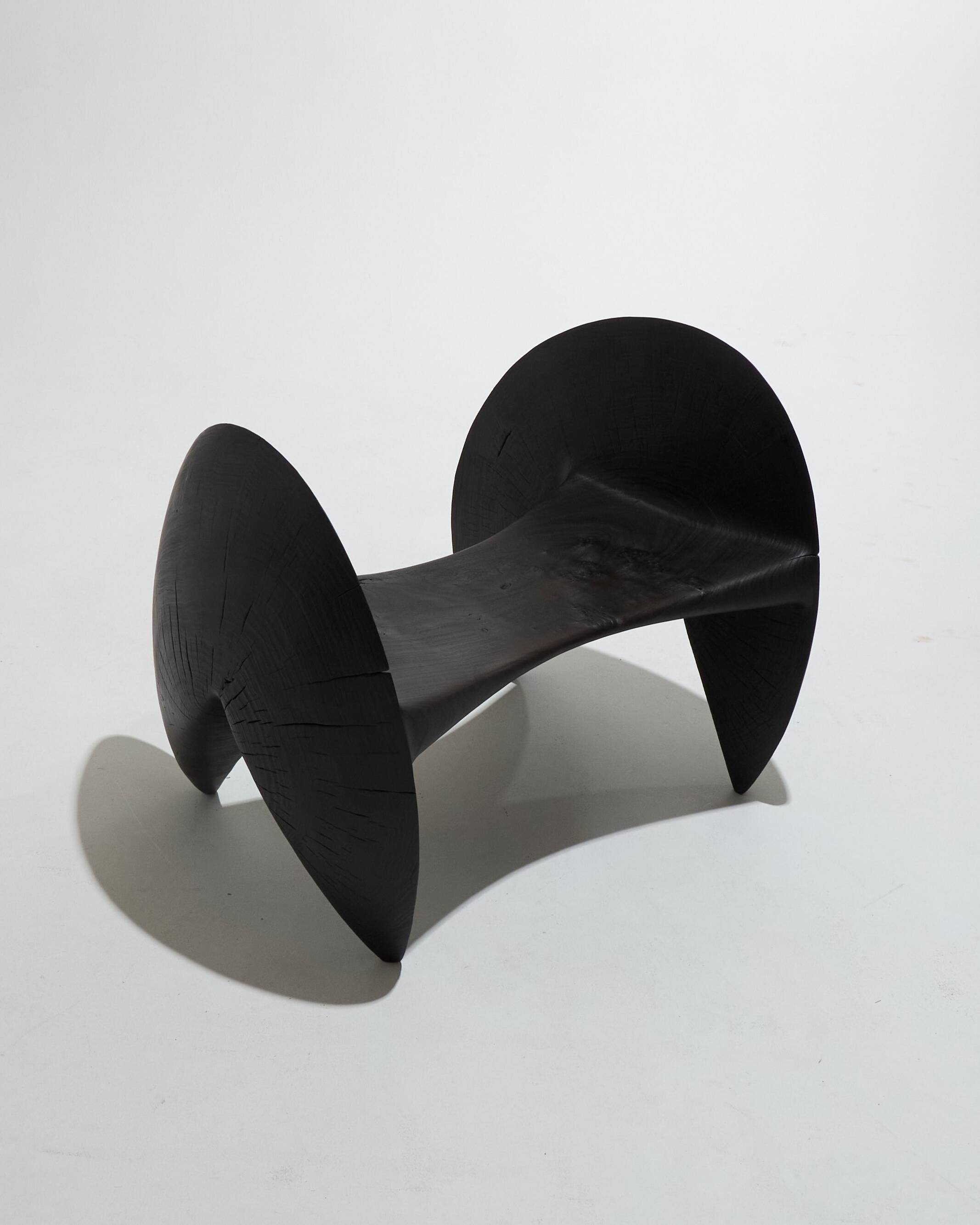 Assise Aigeon en bois noir