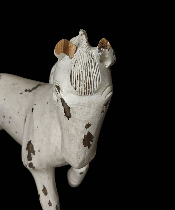 Cheval en bois sculpté – Art populaire (Folk Art)