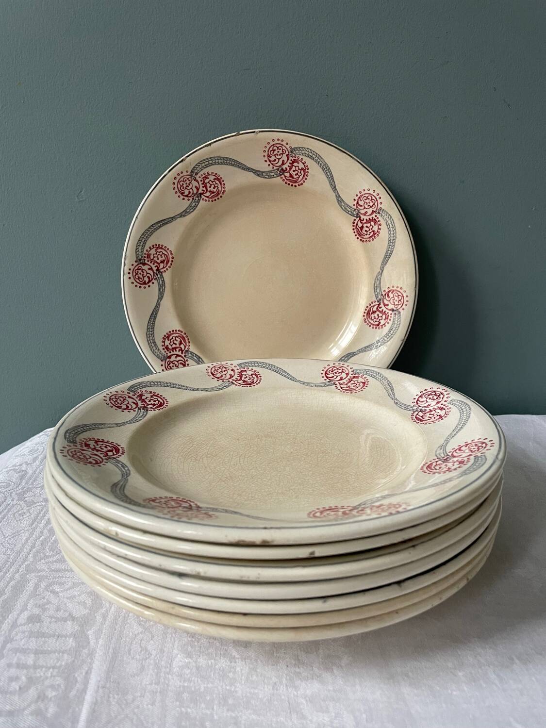 Series of 8 dessert plates 1900 in Longwy earthenware