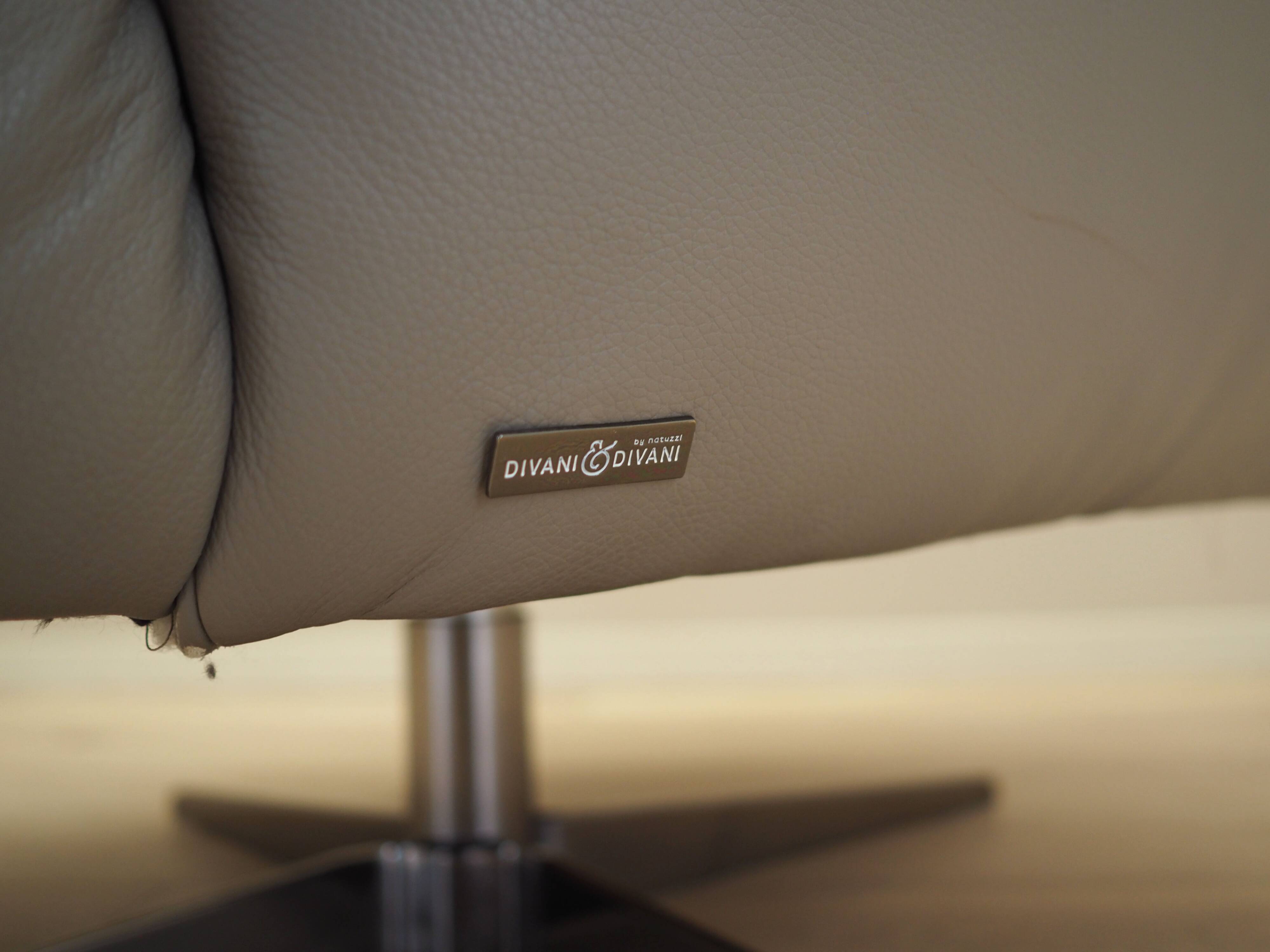 Leather swivel armchair, Italian design, 1990s, manufacture: Natuzzi