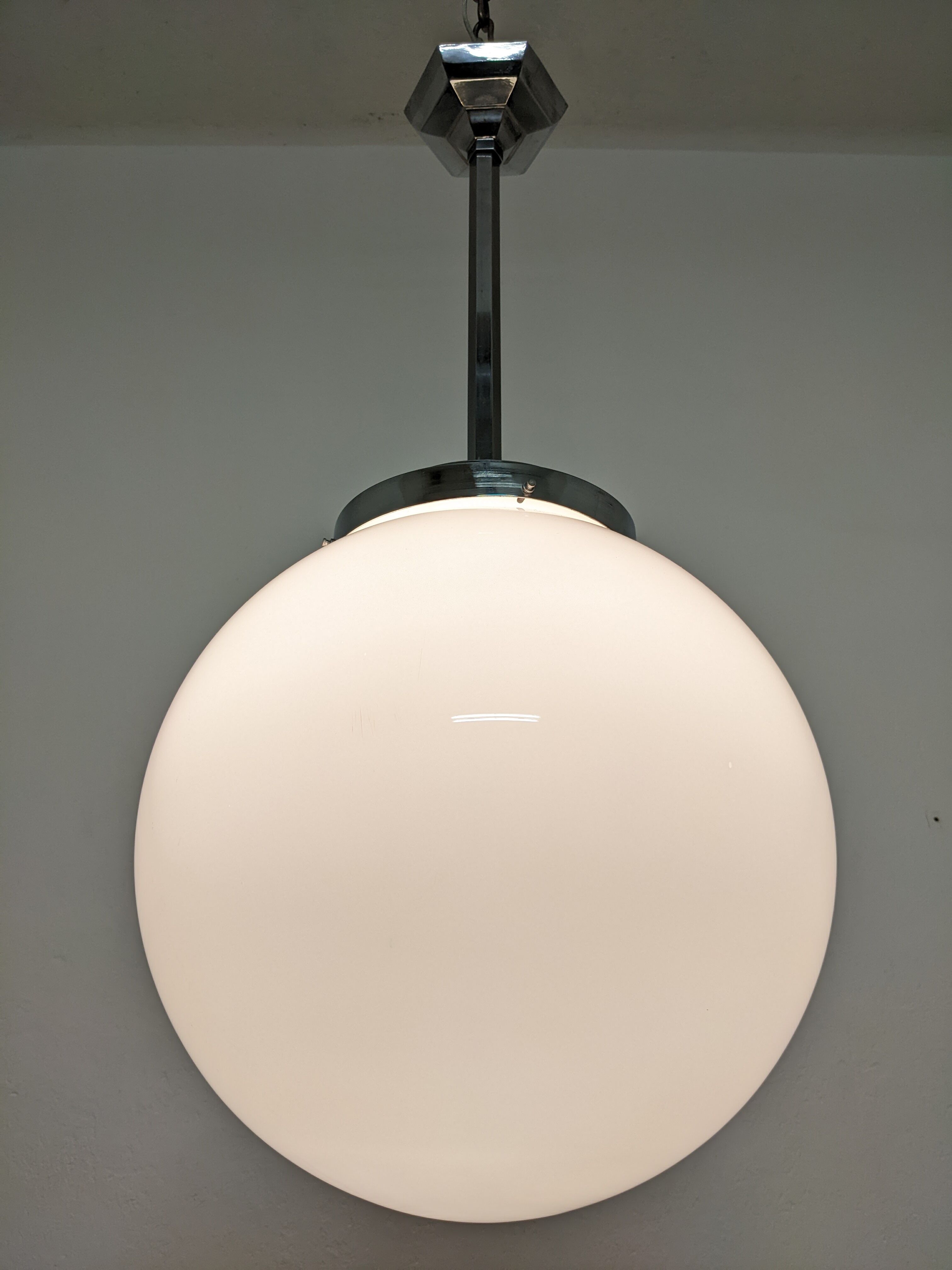 Ball suspension in opaline art deco