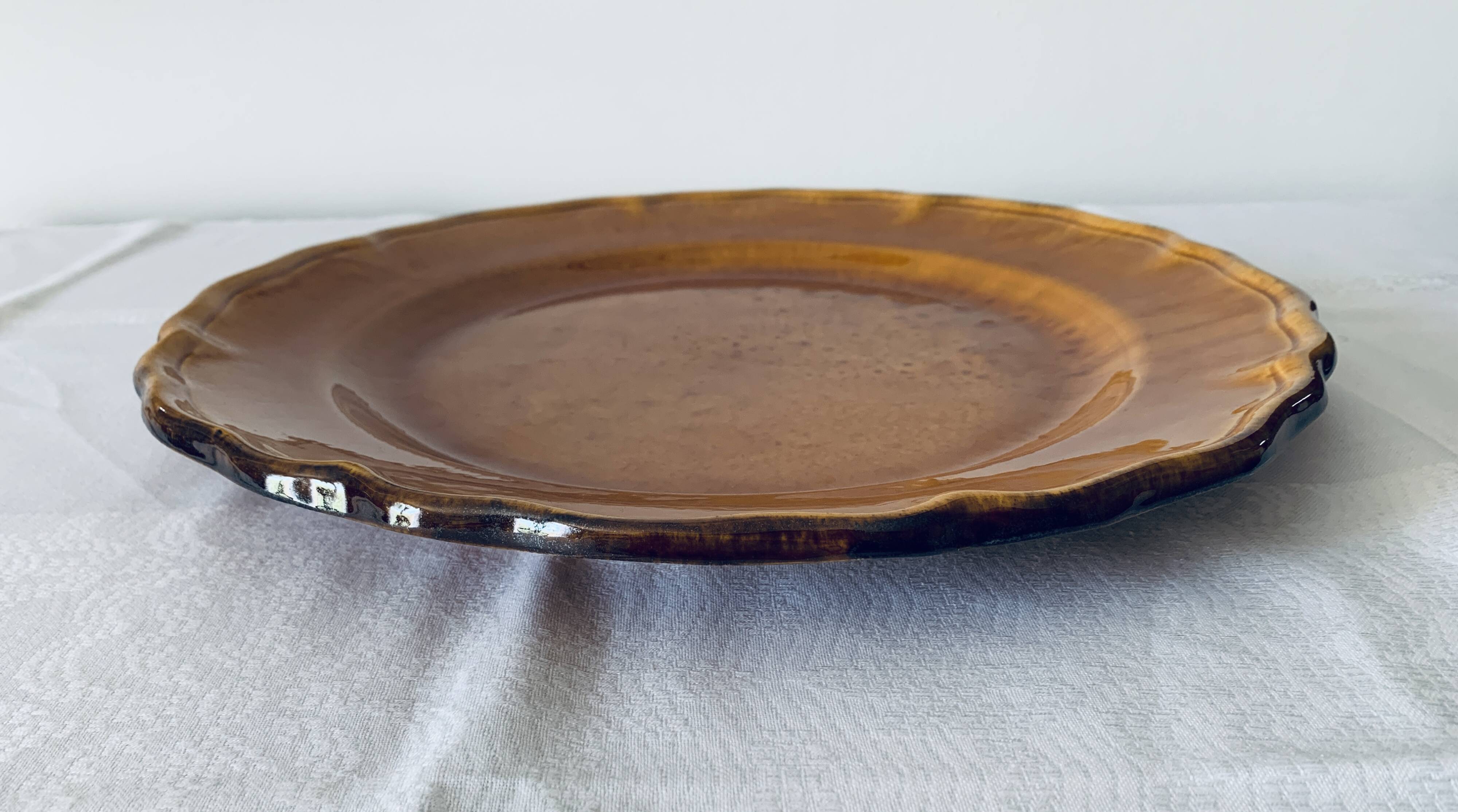 Large ceramic dish in excellent condition: diameter: 37 cm; height: 4cm