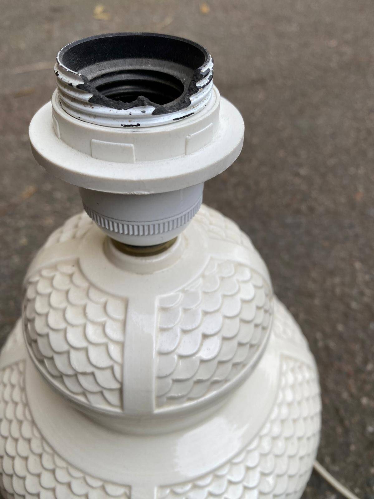 Italian lamp in white ceramic, known as bamboo with a crocodile effect