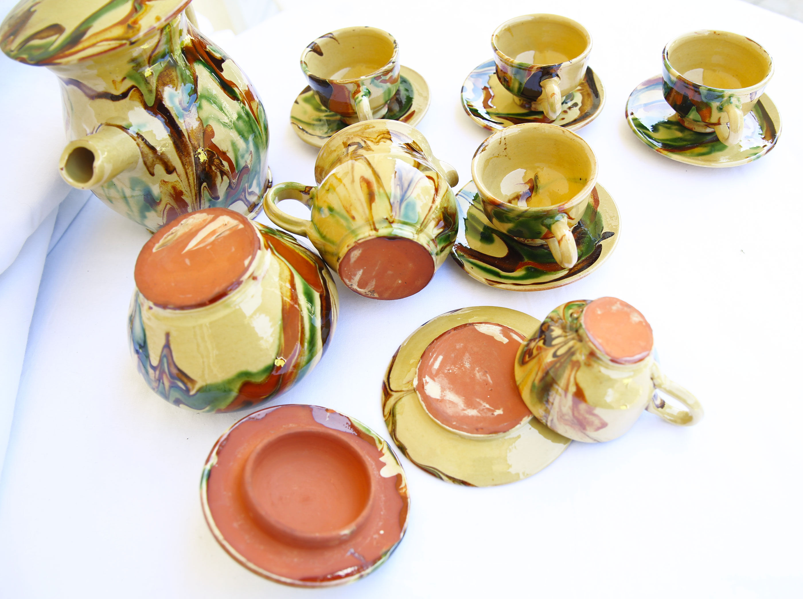 Yellow varnished earth coffee service with green/brown marbling
