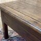 Table basse en chêne du 19ème avec un grand tiroir