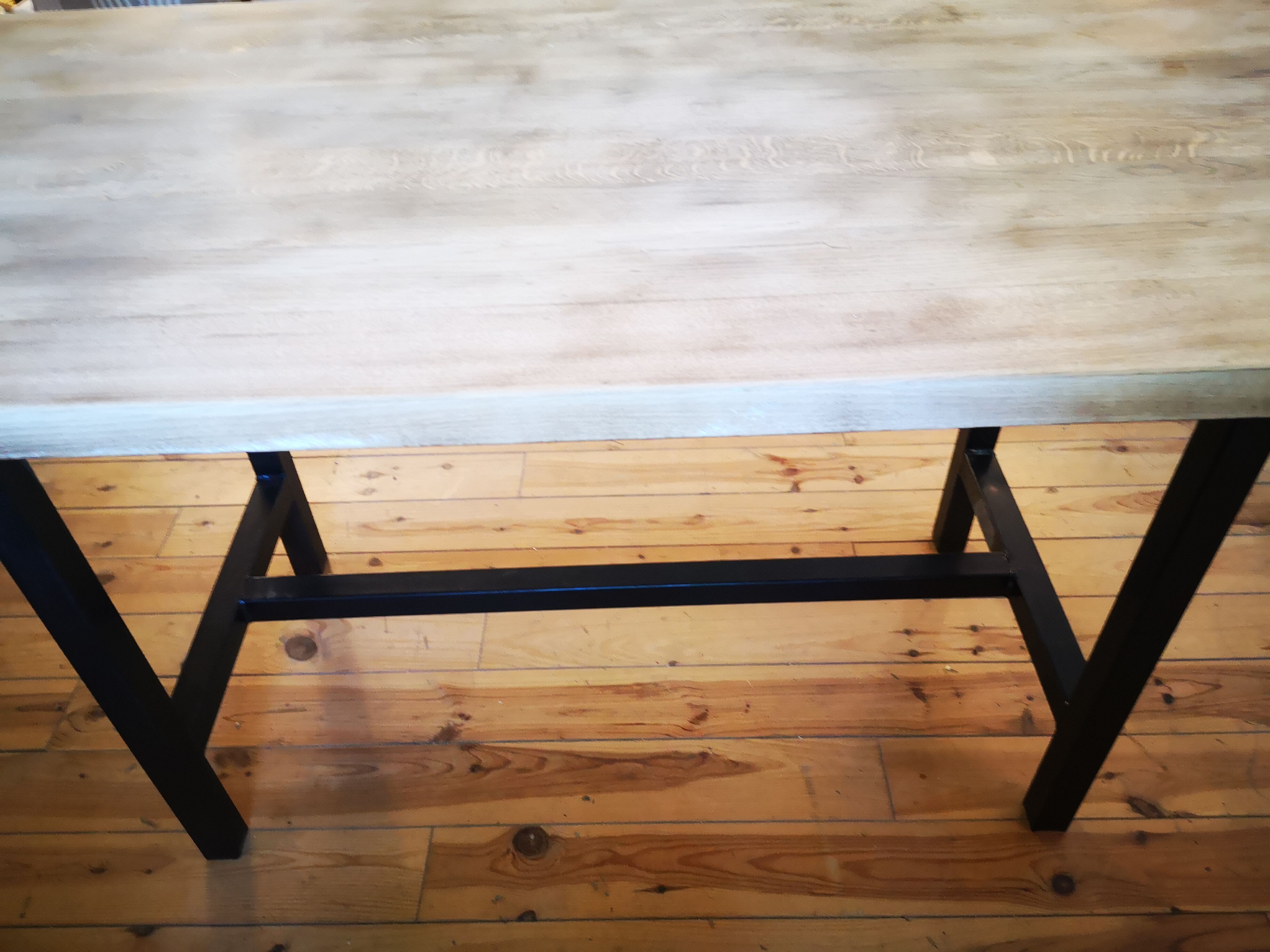 Industrial standing table