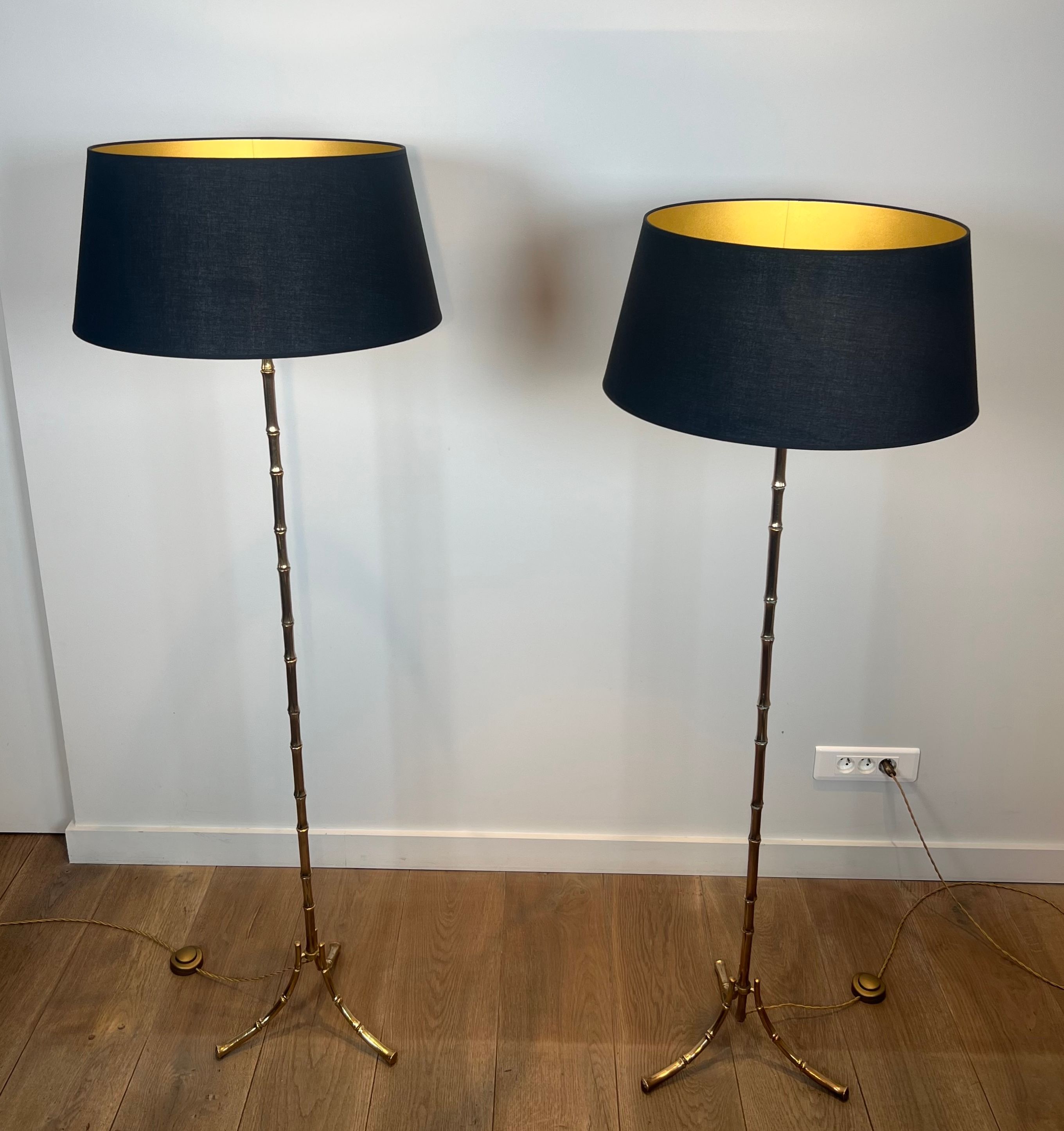 Paire de lampadaires de parquet en bronze façon faux-bambou de la Maison Baguès