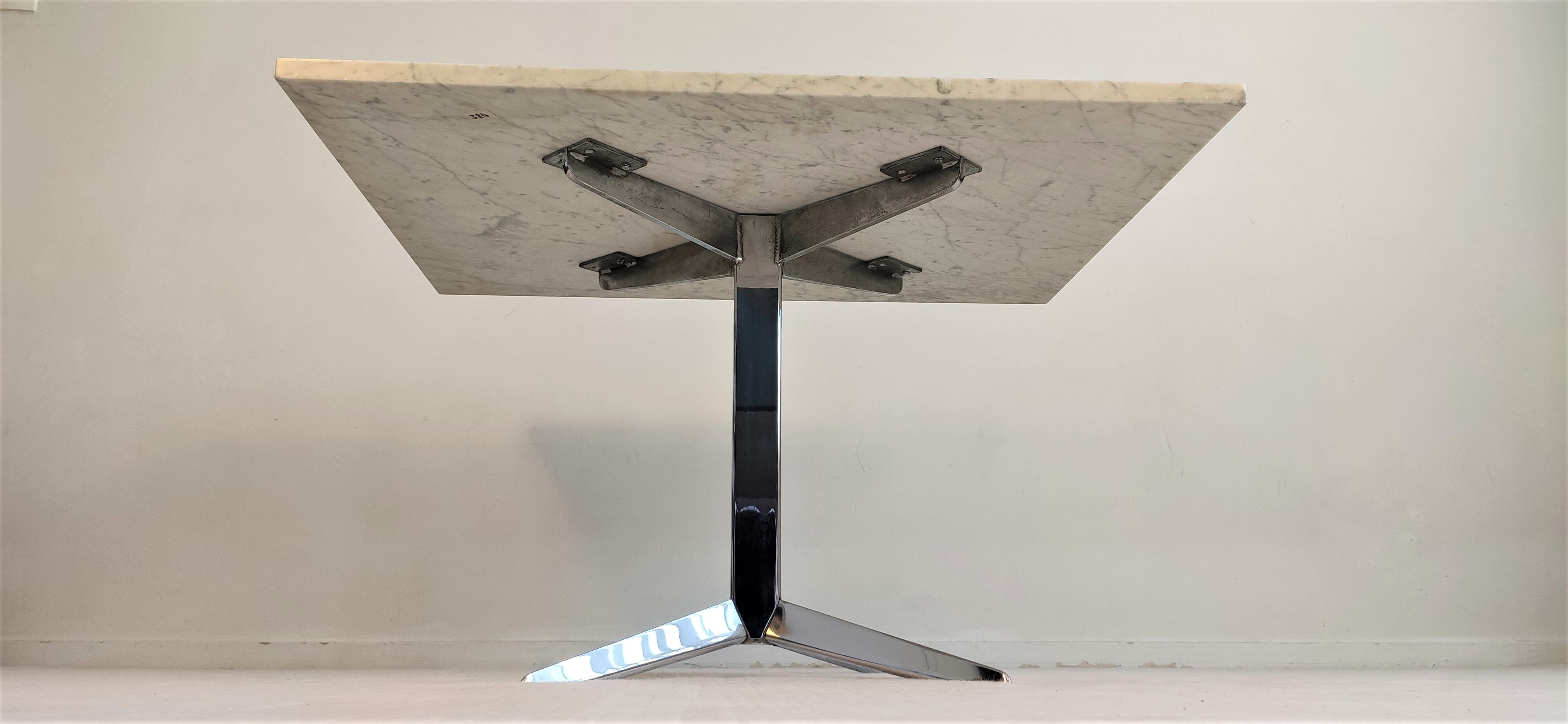 Coffee table Roche Bobois 70's carrara marble and chrome star foot