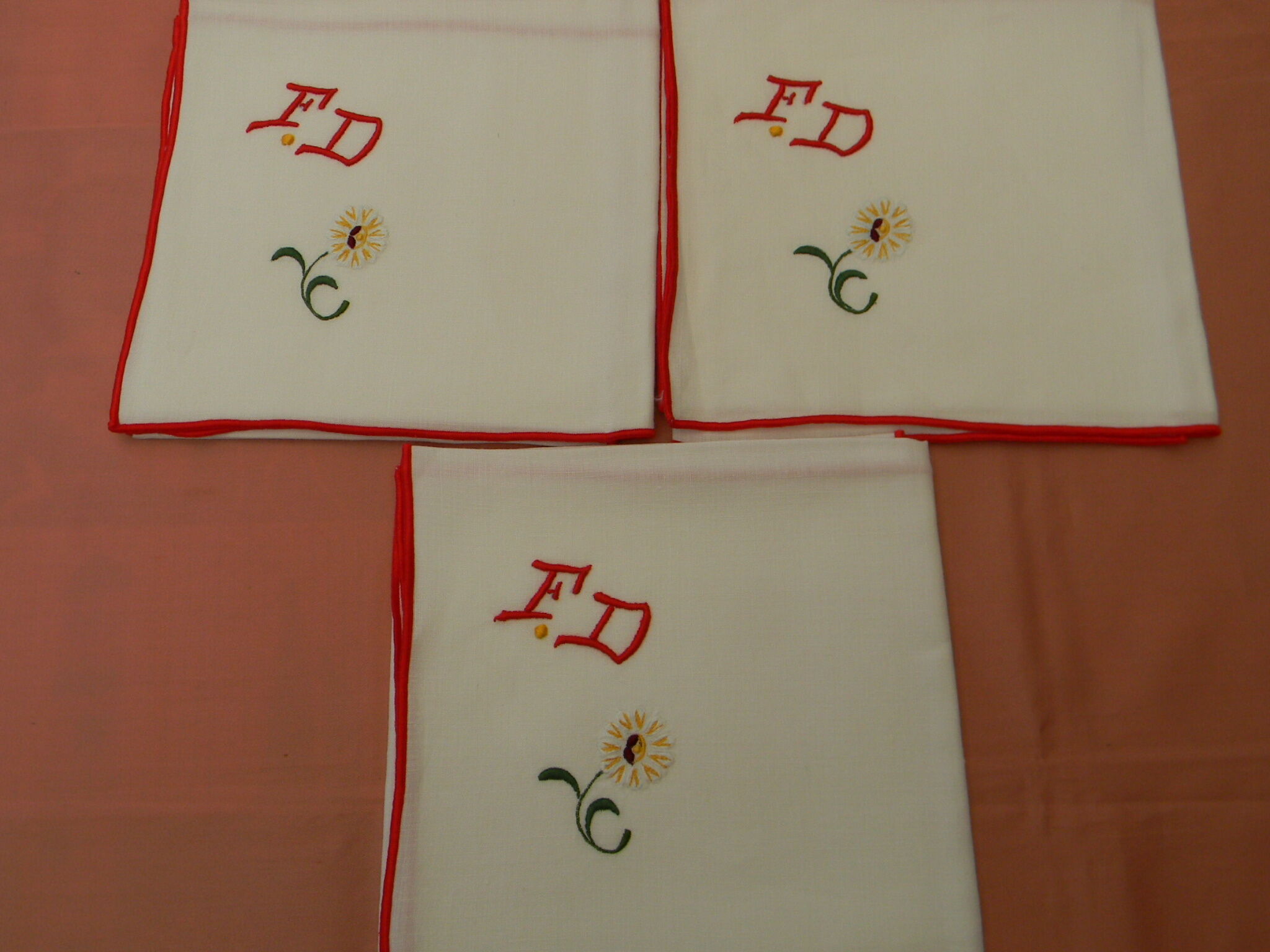 Set of 12 napkins flower décor.