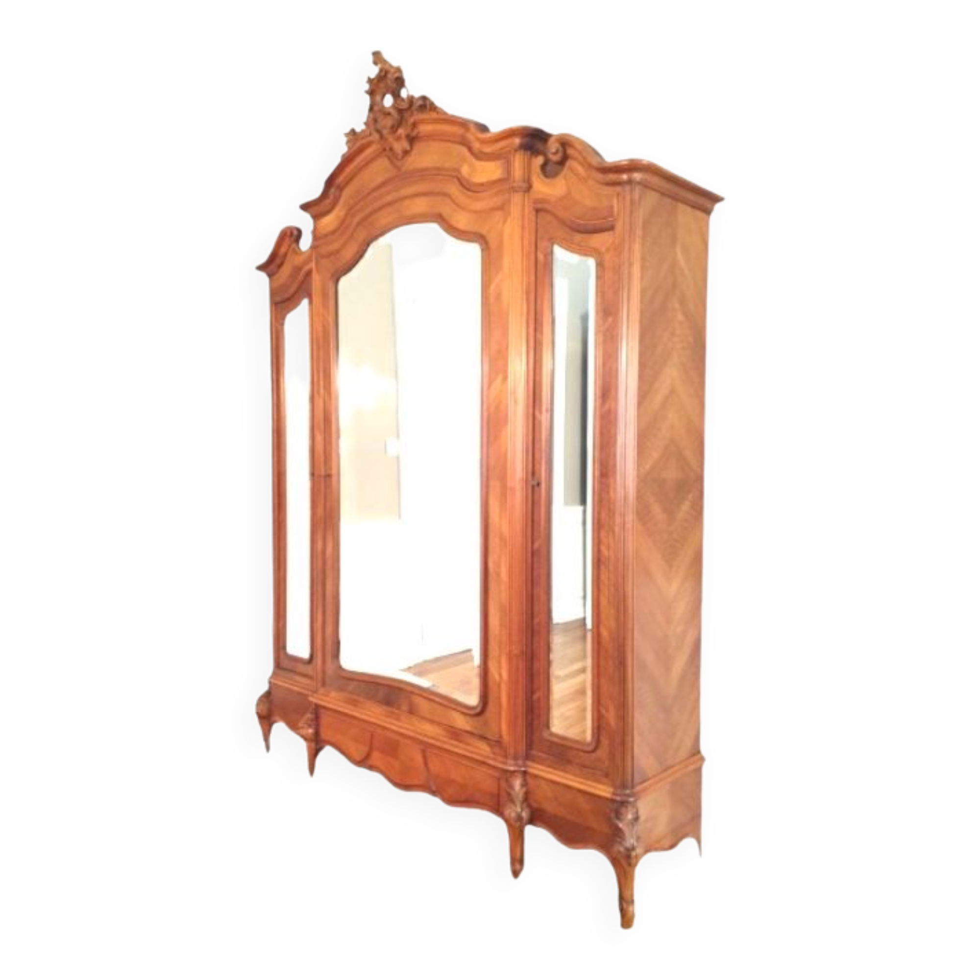Armoire ancienne, Meubles de château