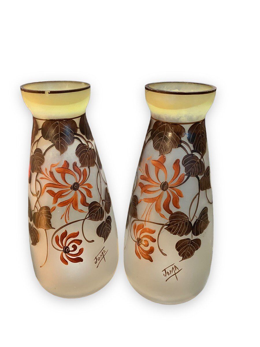 Paire de vases en pâte de verre peinte signés joma