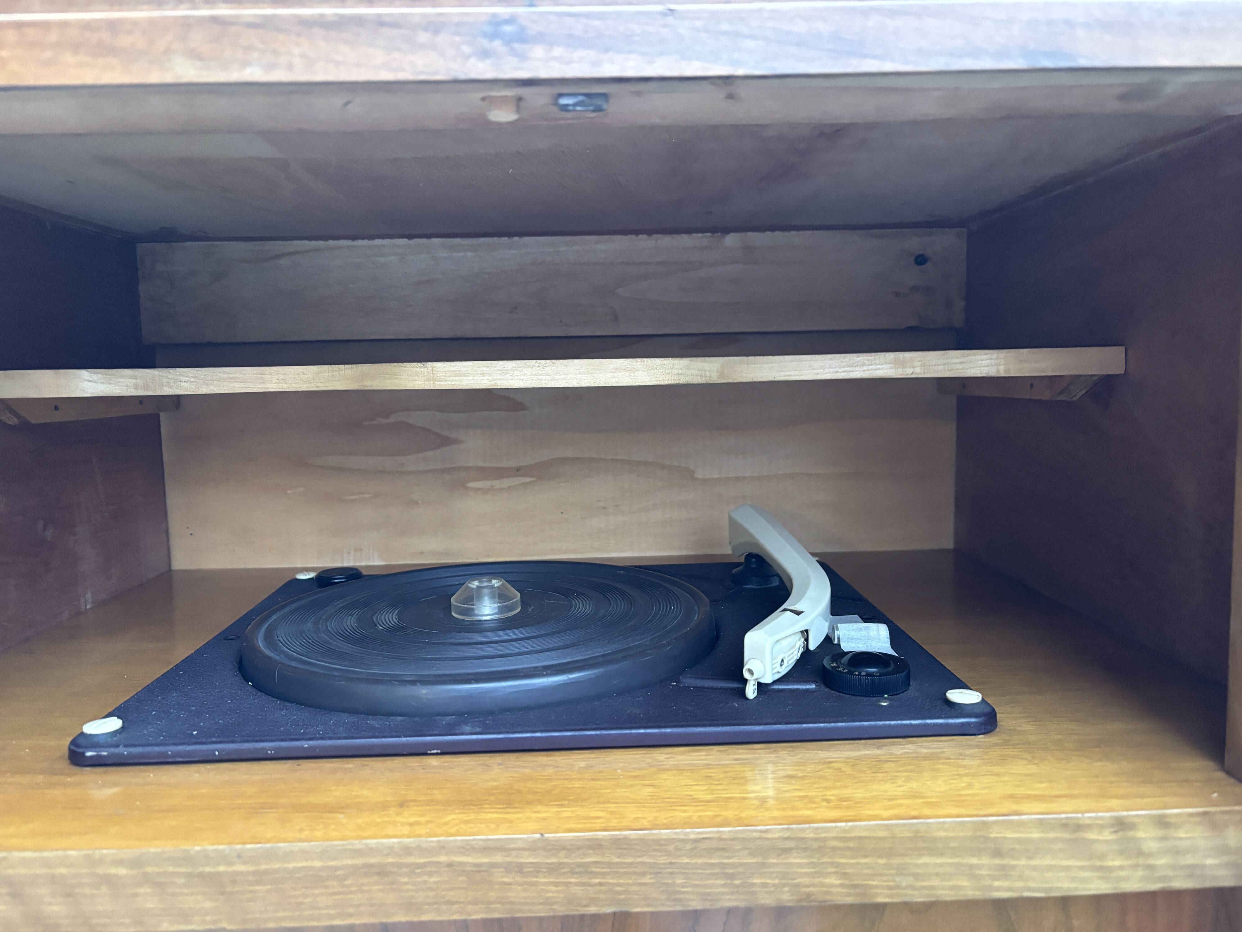 Meuble radio tourne disque vintage