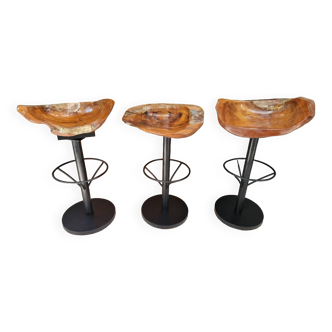 Rotating bar stool in wood and resin.