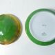 Bonbonnière écrin en porcelaine de Limoges vert et or signé Catherine Lainé