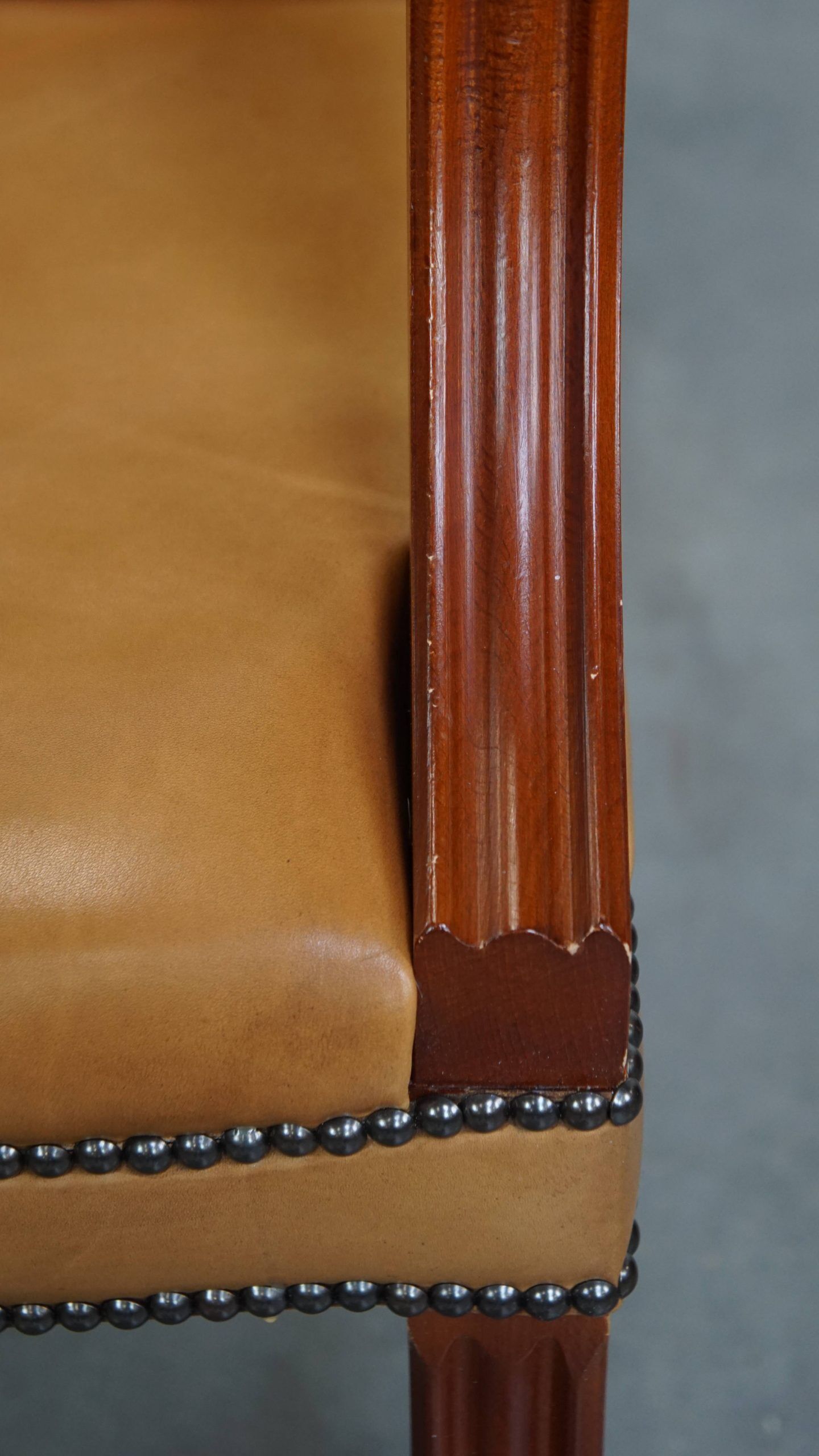 Set of 4 cowhide leather Chesterfield dining chairs in light cognac colour