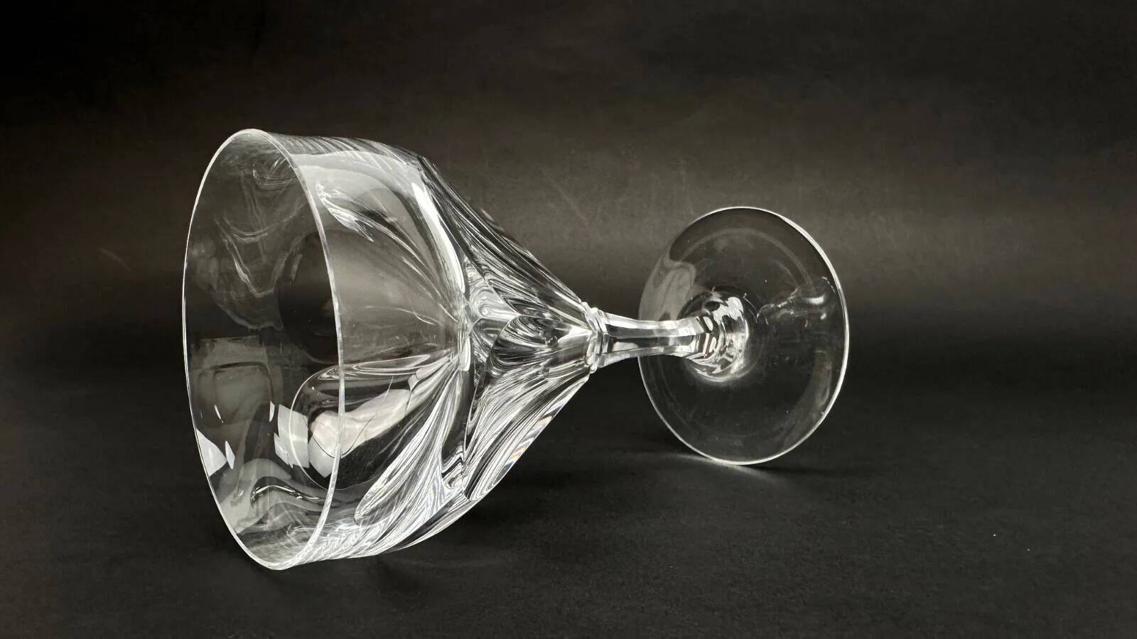 Baccarat, suite de 9 verres à porto modèle Duchesse de Dino