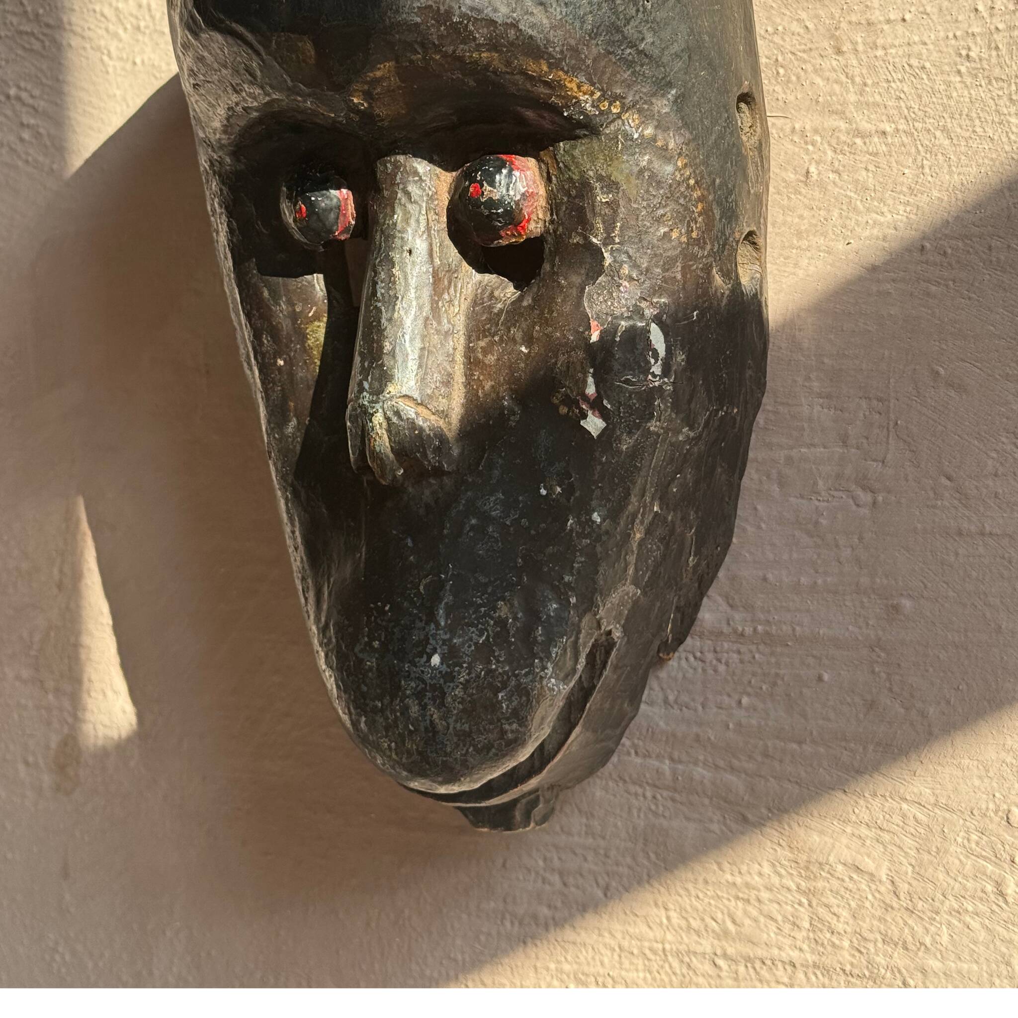 Masque rituel de l’Himalaya – sculpté à la main – yeux polychromes – Népal