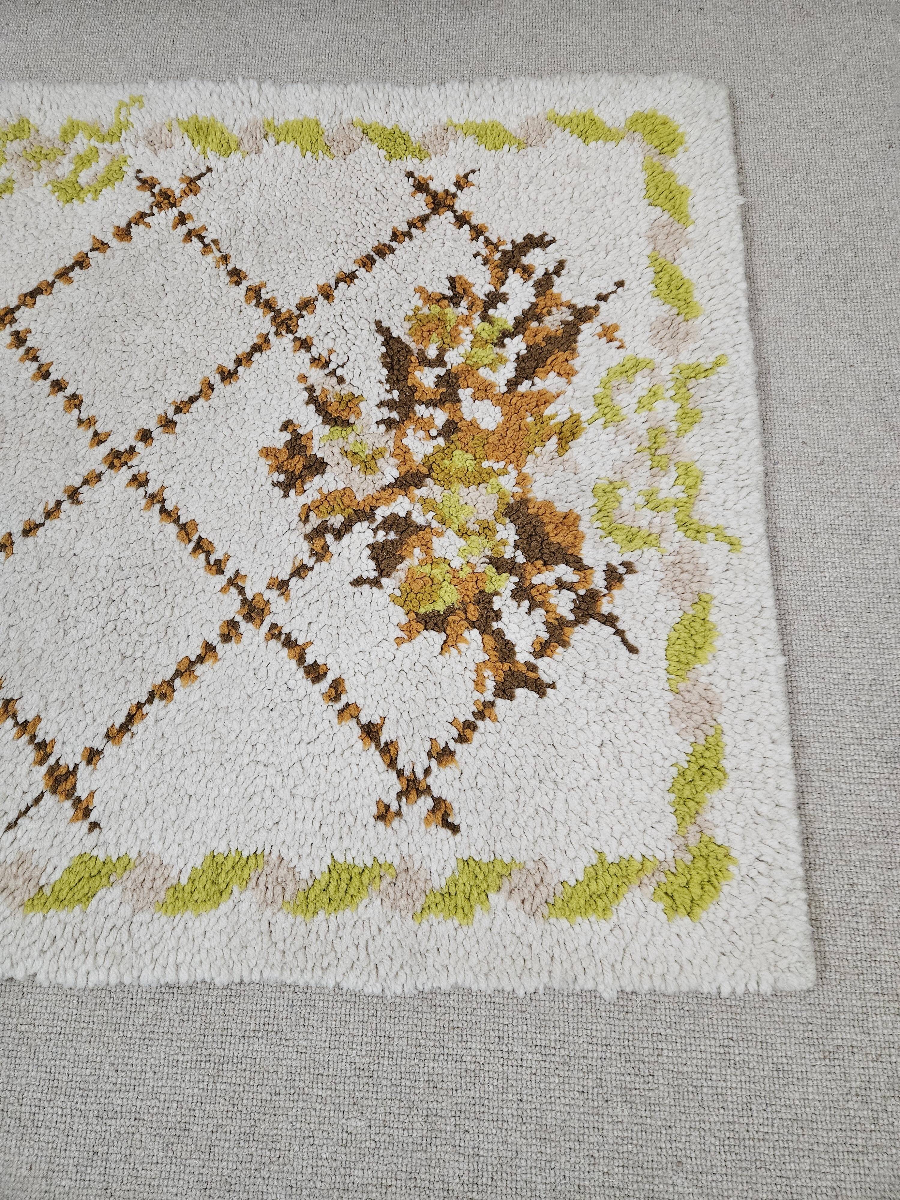 Vintage rug from the 70s