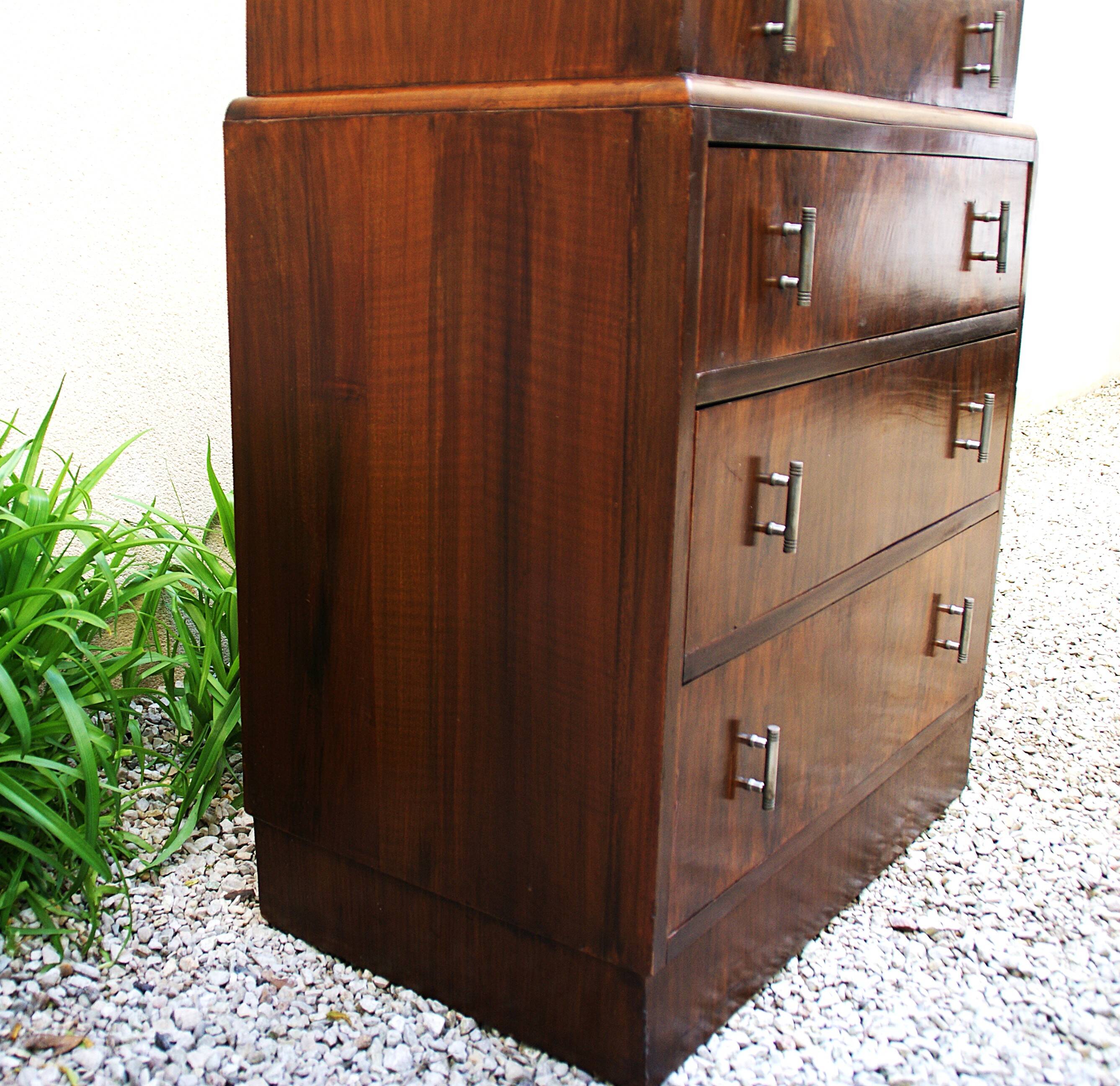 Pretty little Art Deco chest of drawers from the 1930s in walnut.