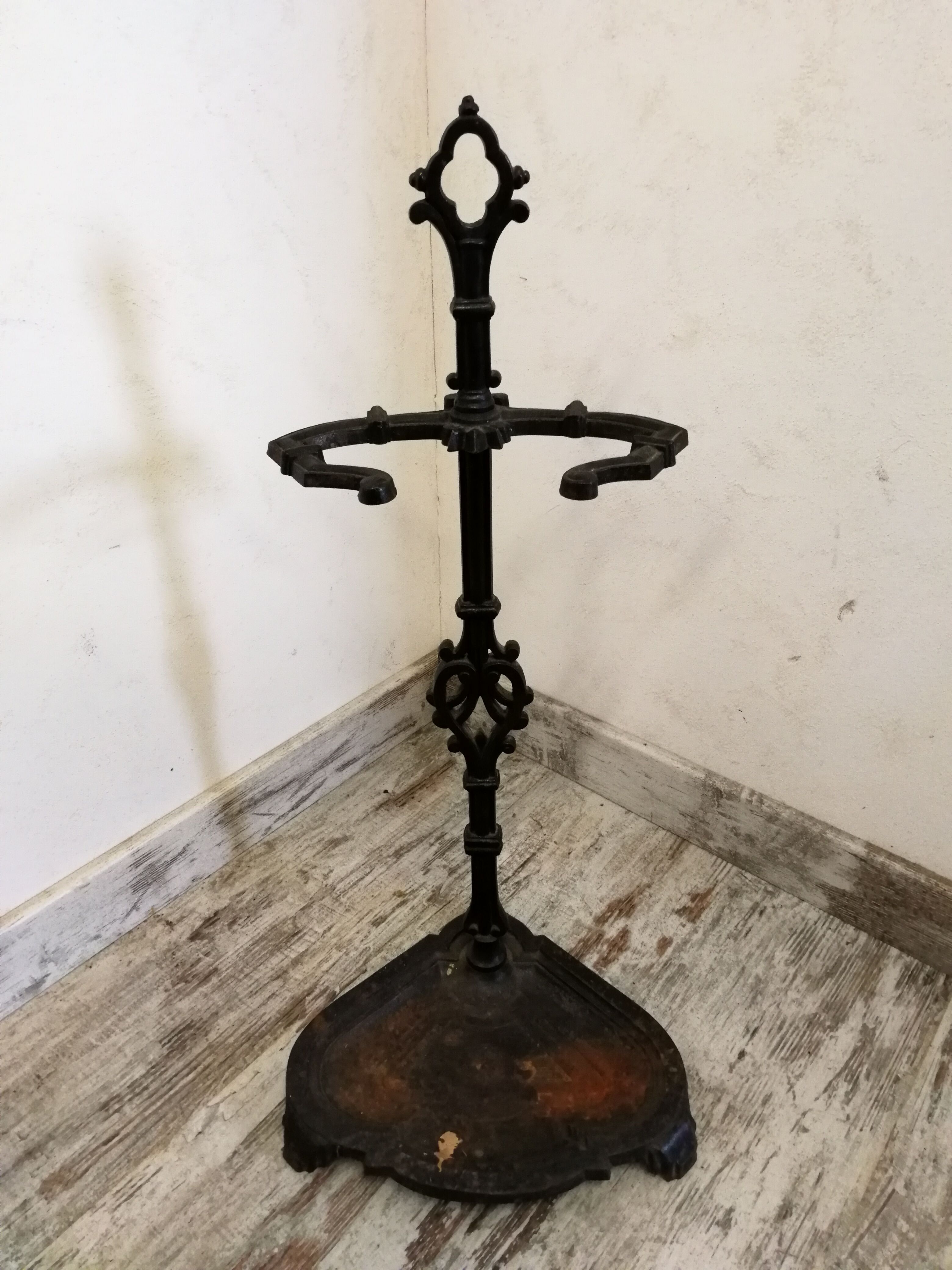 Cast iron umbrella stand