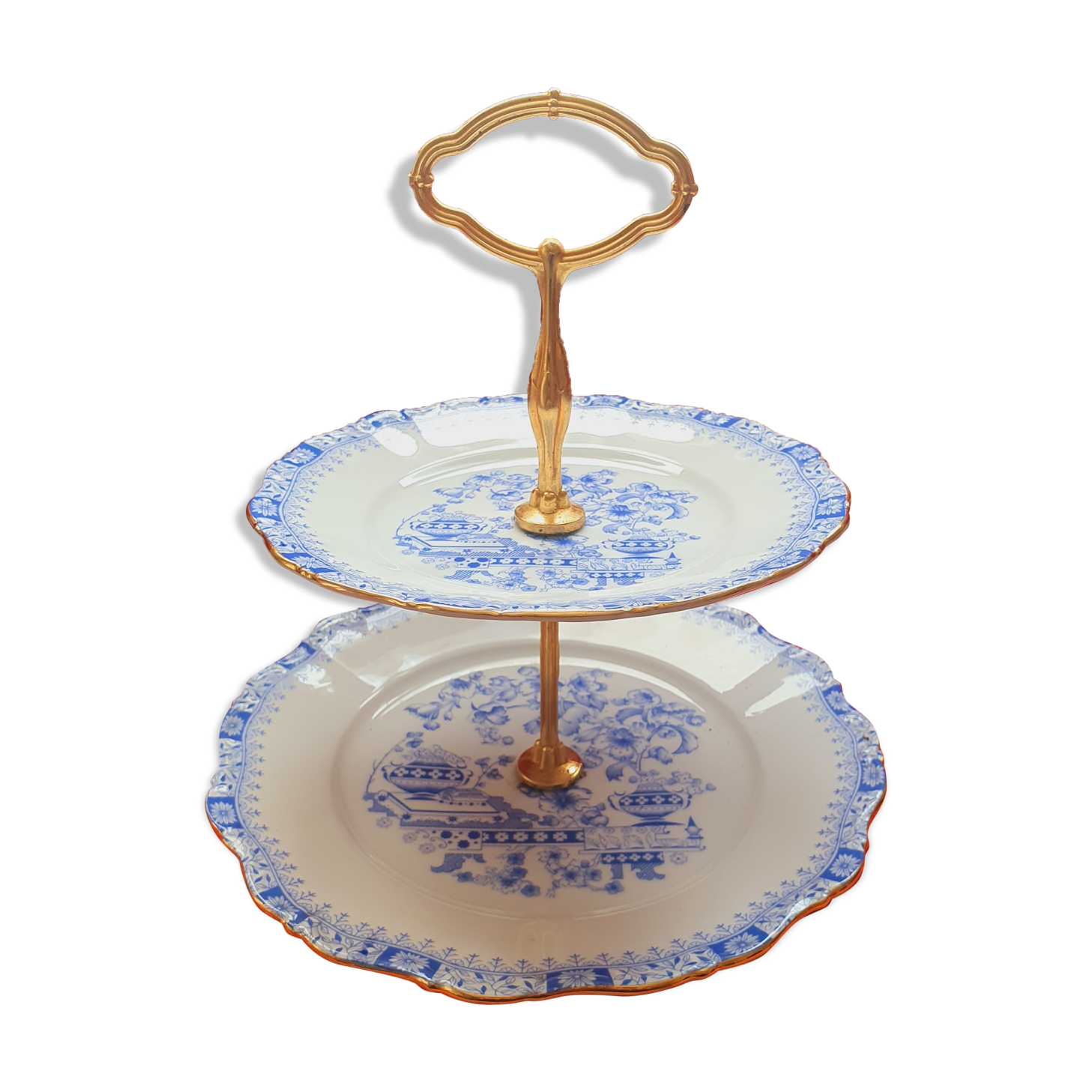 Serving dish on the floor