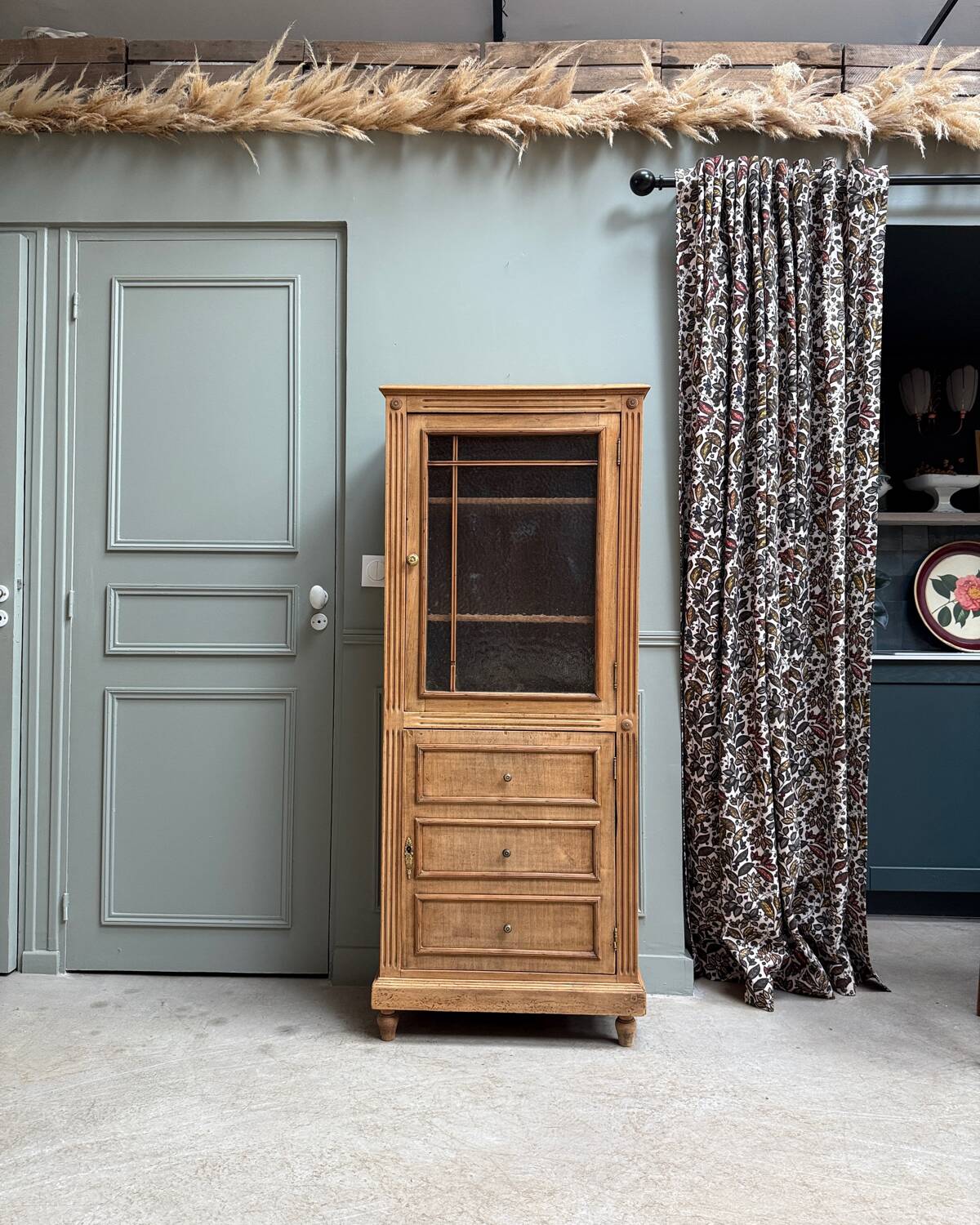 Renovated Parisian showcase