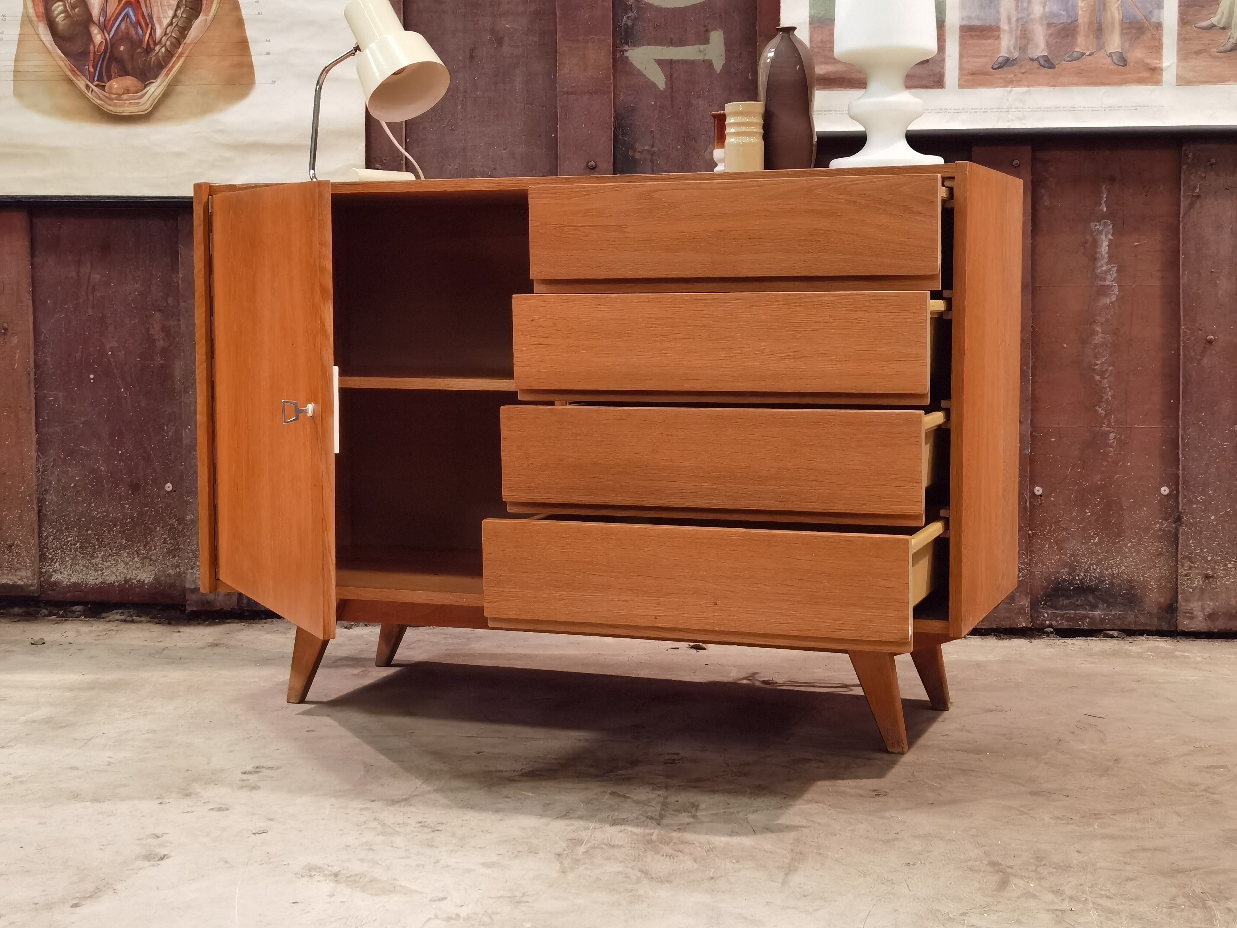 Buffet, U 458 by Jiri Jiroutek