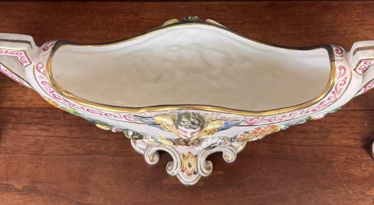 Capodimonte: Triptych Garniture with Cherubs in Porcelain