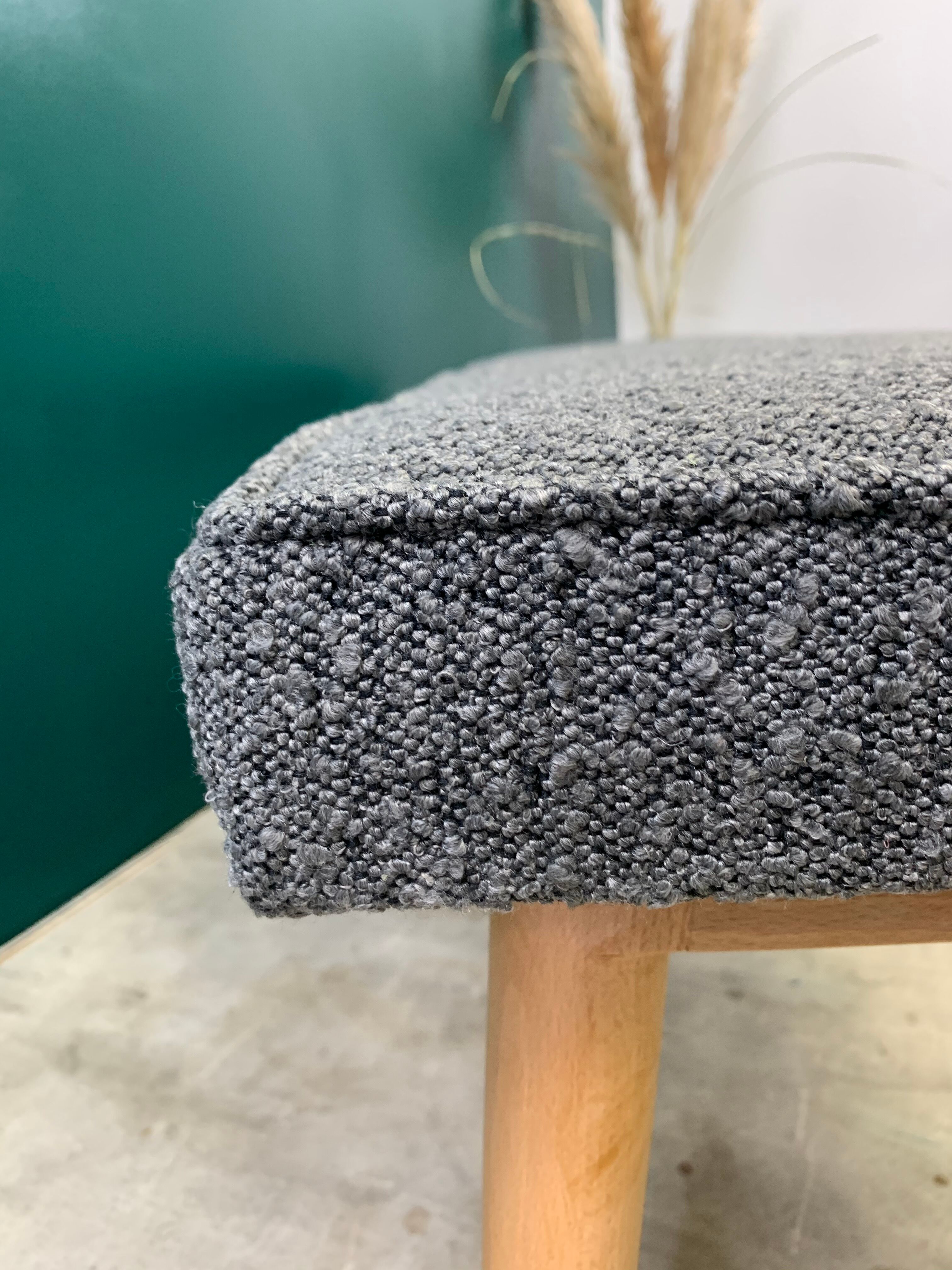 Scandinavian-line bench