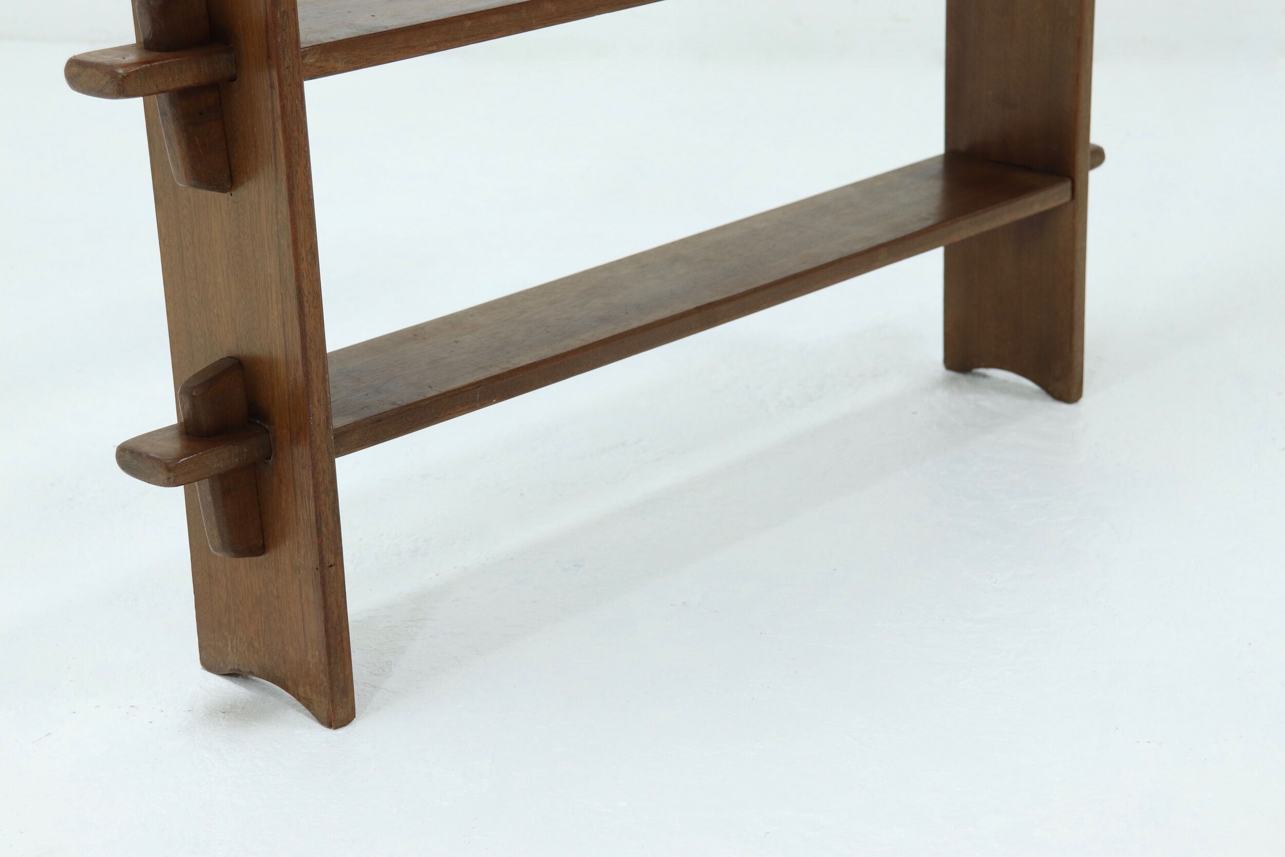 Constructivist wooden standing shelf from the 1960s