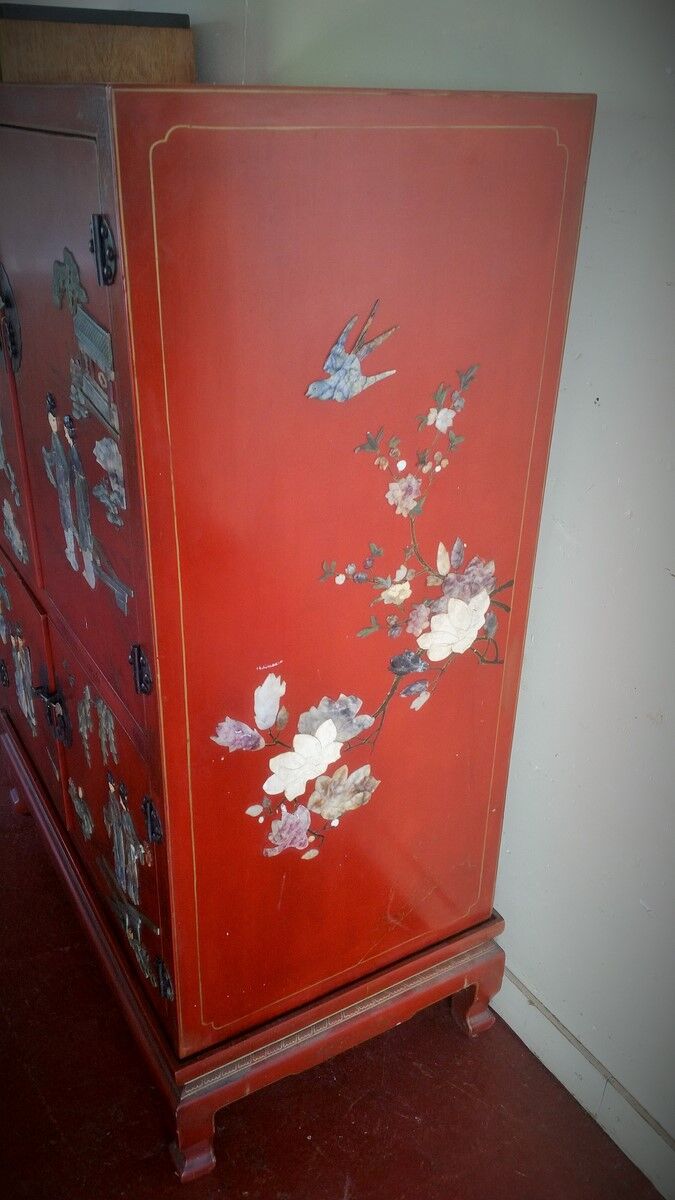 Lacquered chinese buffet 80s
