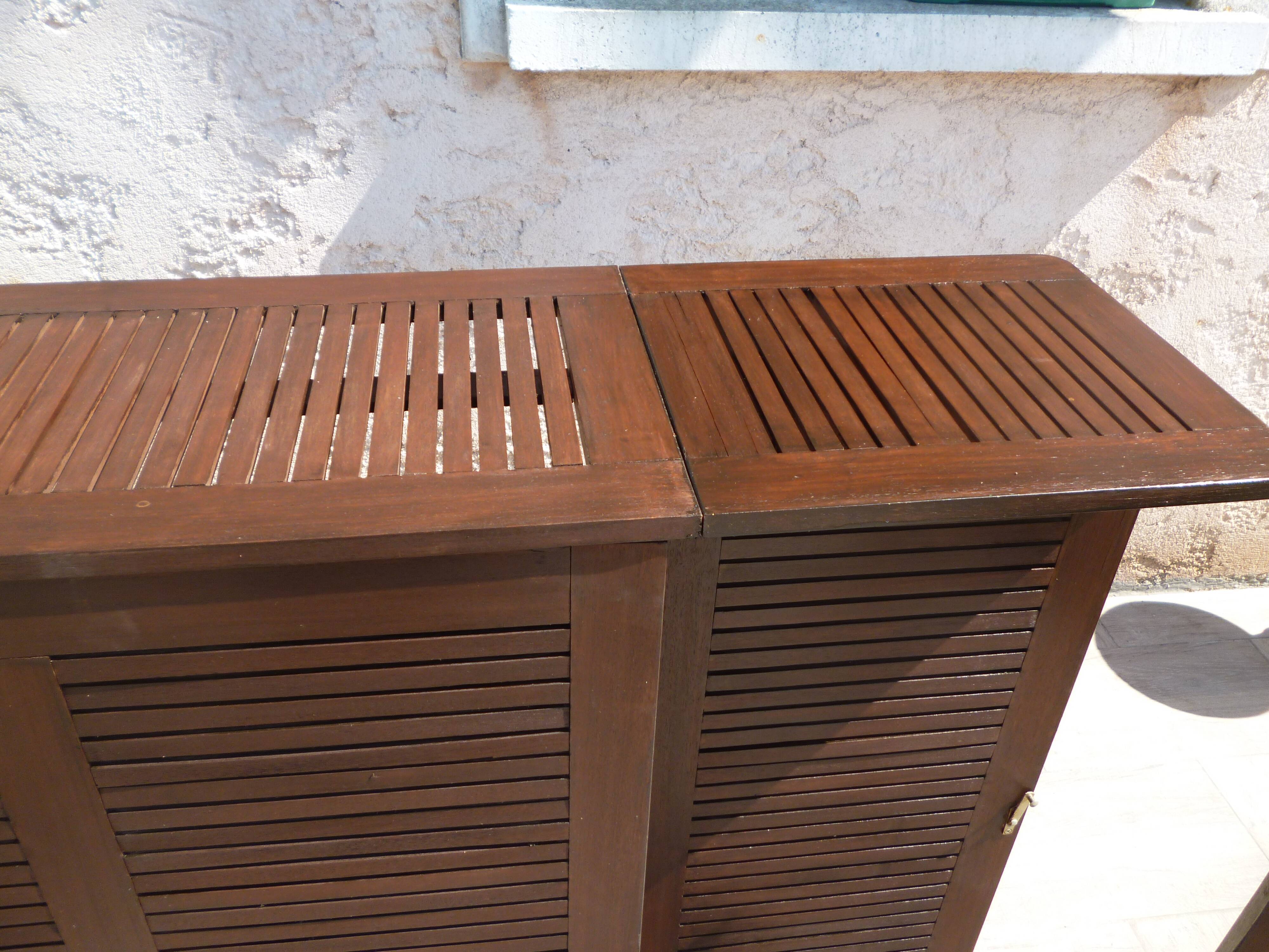 Foldable teak bar and two bar stools
