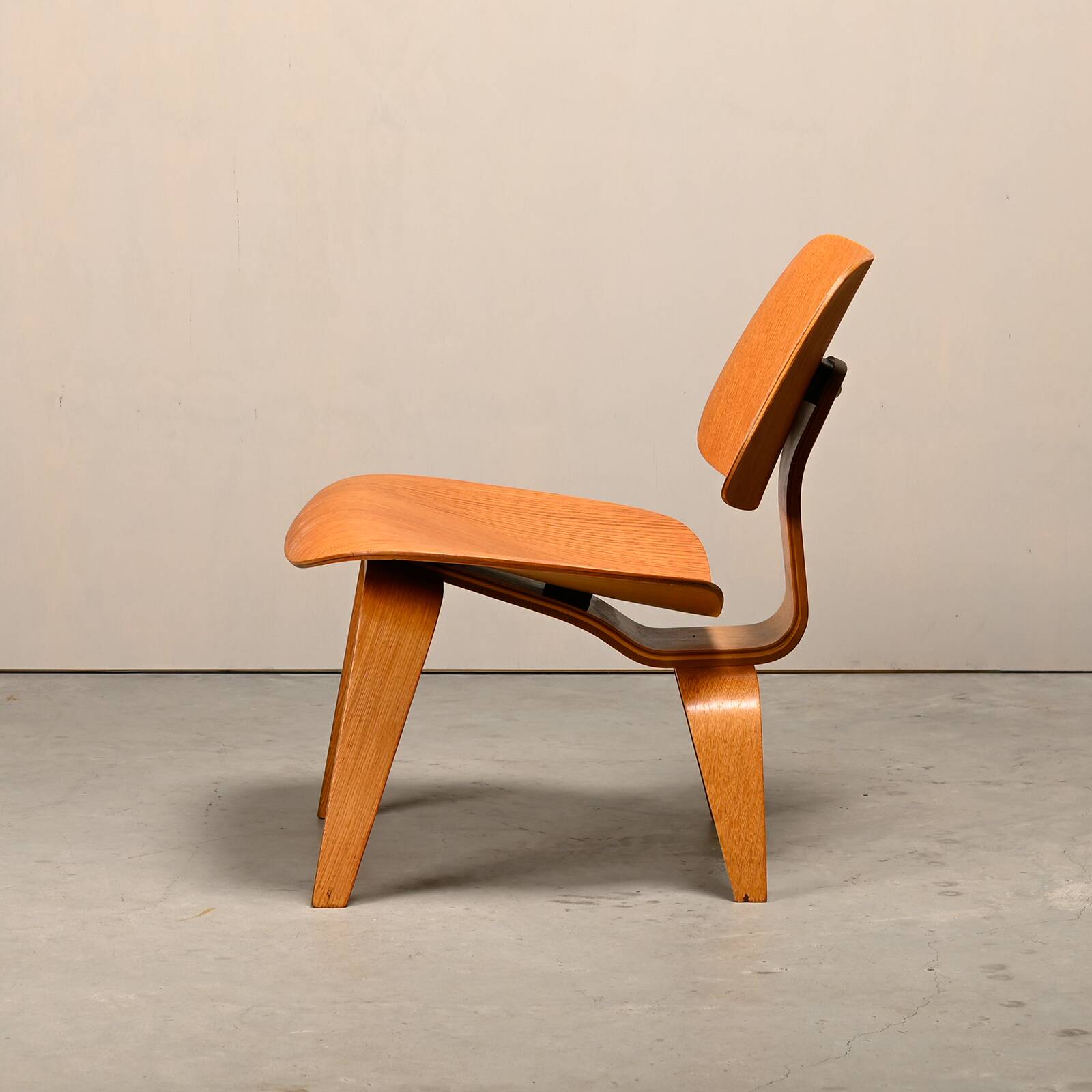 Charles & Ray Eames Early LCW Ash Lounge Chair for Herman Miller, 1951